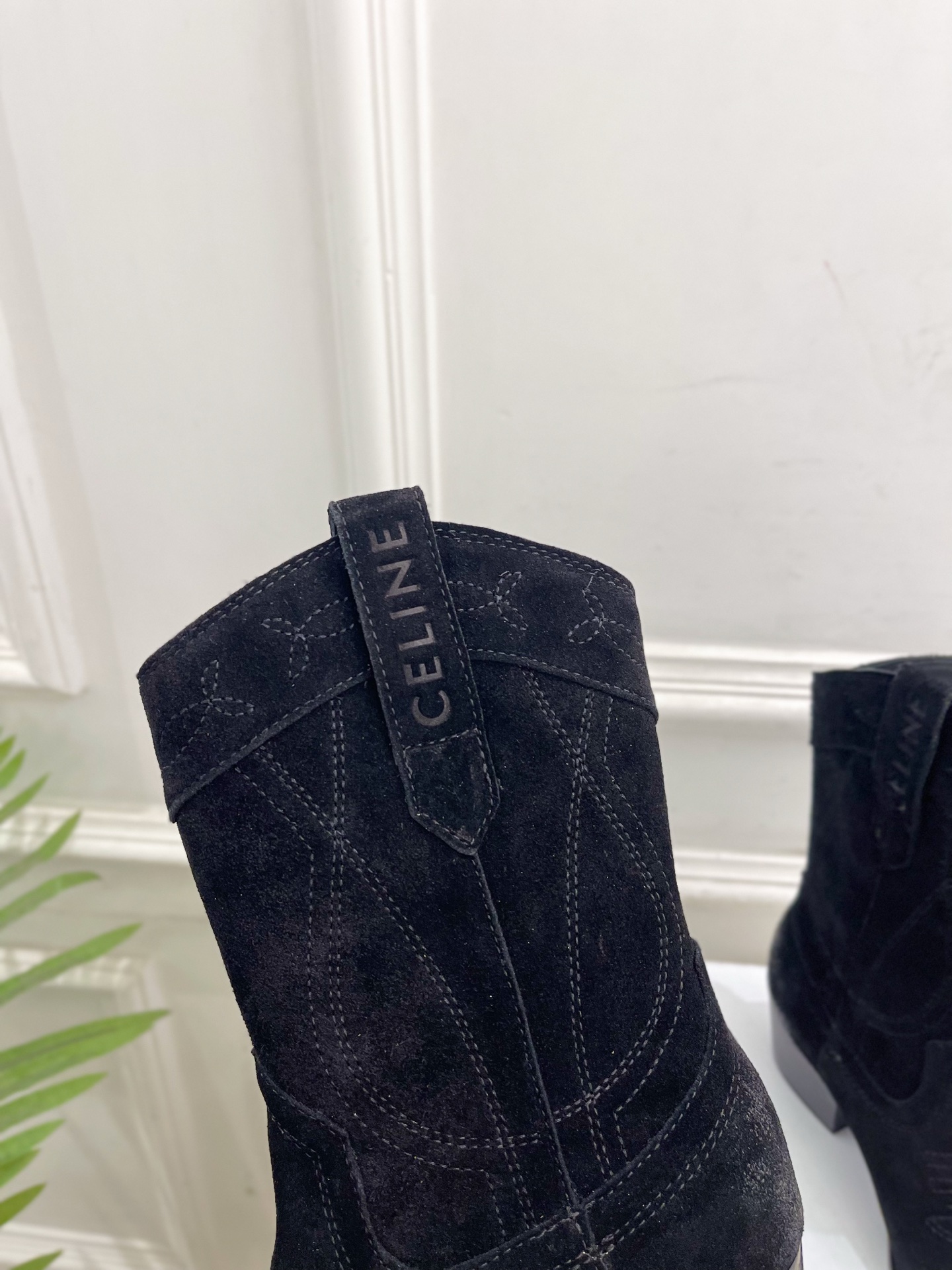 CELINE | 赛琳 25𝐬𝐬 💛2025秋冬新品 复古金属头西部粗跟短靴上新！🔜BS 这一季的赛琳真