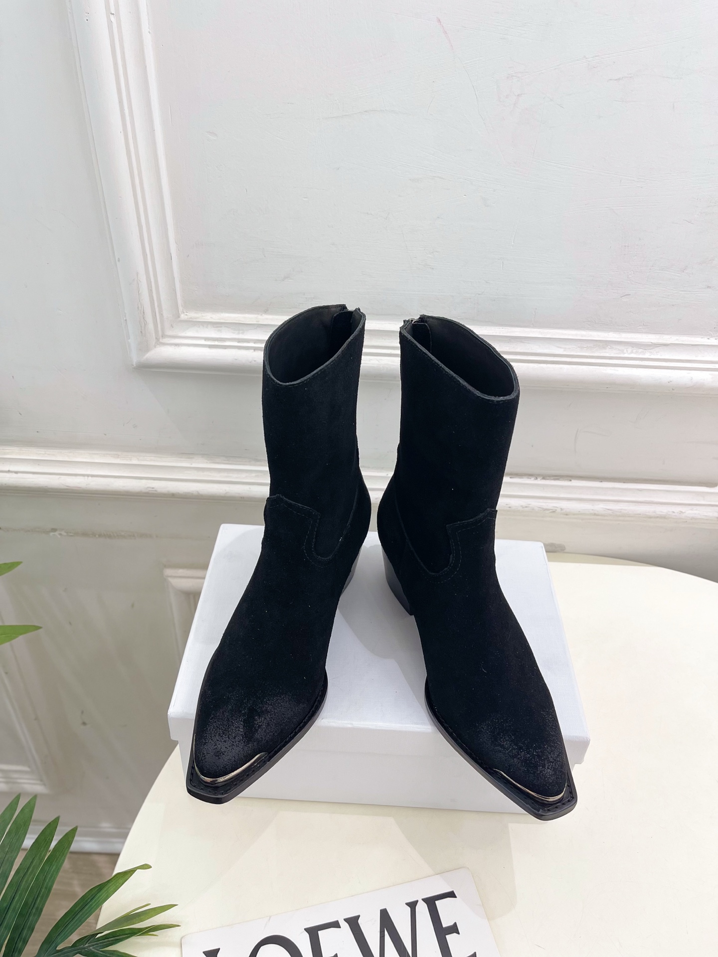 CELINE | 赛琳 25𝐬𝐬 💛2025秋冬新品 复古金属头西部粗跟后拉链短靴上新！🔜BS 这一季的