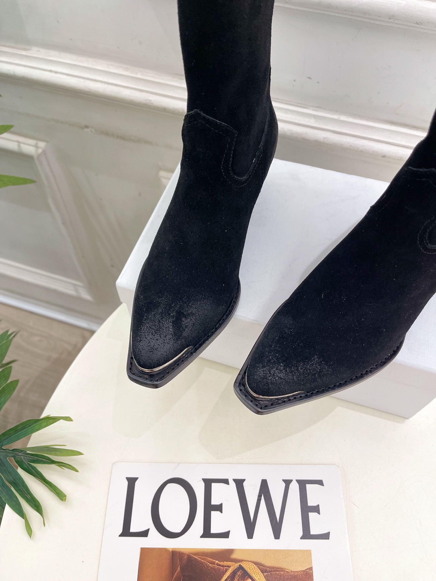 CELINE | 赛琳 25𝐬𝐬 💛2025秋冬新品 复古金属头西部粗跟后拉链短靴上新！🔜BS 这一季的