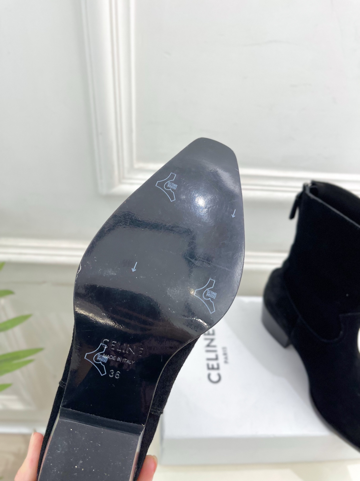 CELINE | 赛琳 25𝐬𝐬 💛2025秋冬新品 复古金属头西部粗跟后拉链短靴上新！🔜BS 这一季的