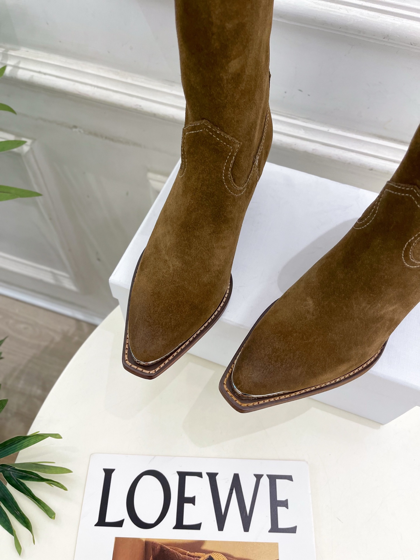 CELINE | 赛琳 25𝐬𝐬 💛2025秋冬新品 复古金属头西部粗跟后拉链短靴上新！🔜BS 这一季的