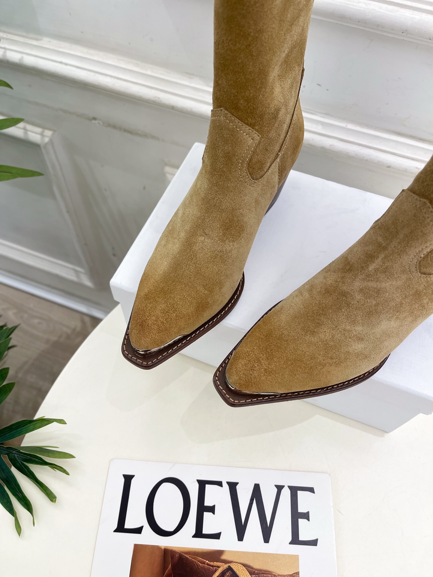 CELINE | 赛琳 25𝐬𝐬 💛2025秋冬新品 复古金属头西部粗跟后拉链短靴上新！🔜BS 这一季的