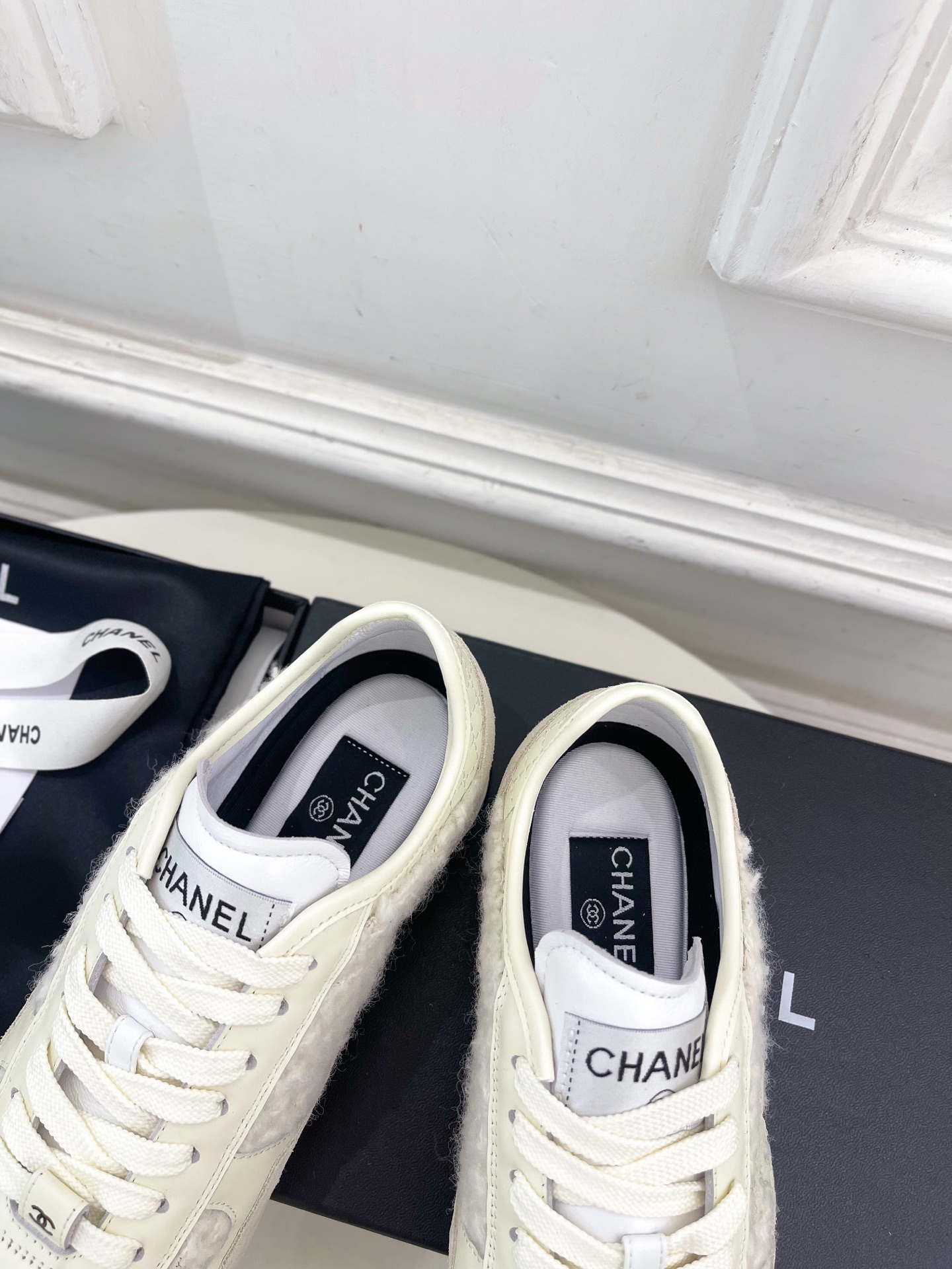 𝐂𝐇𝐀𝐍𝐄𝐋 | 小香 25𝐬𝐬 🦋2025 春夏新品 专柜经典款 小香双C新品休闲运动鞋 德训鞋系列上