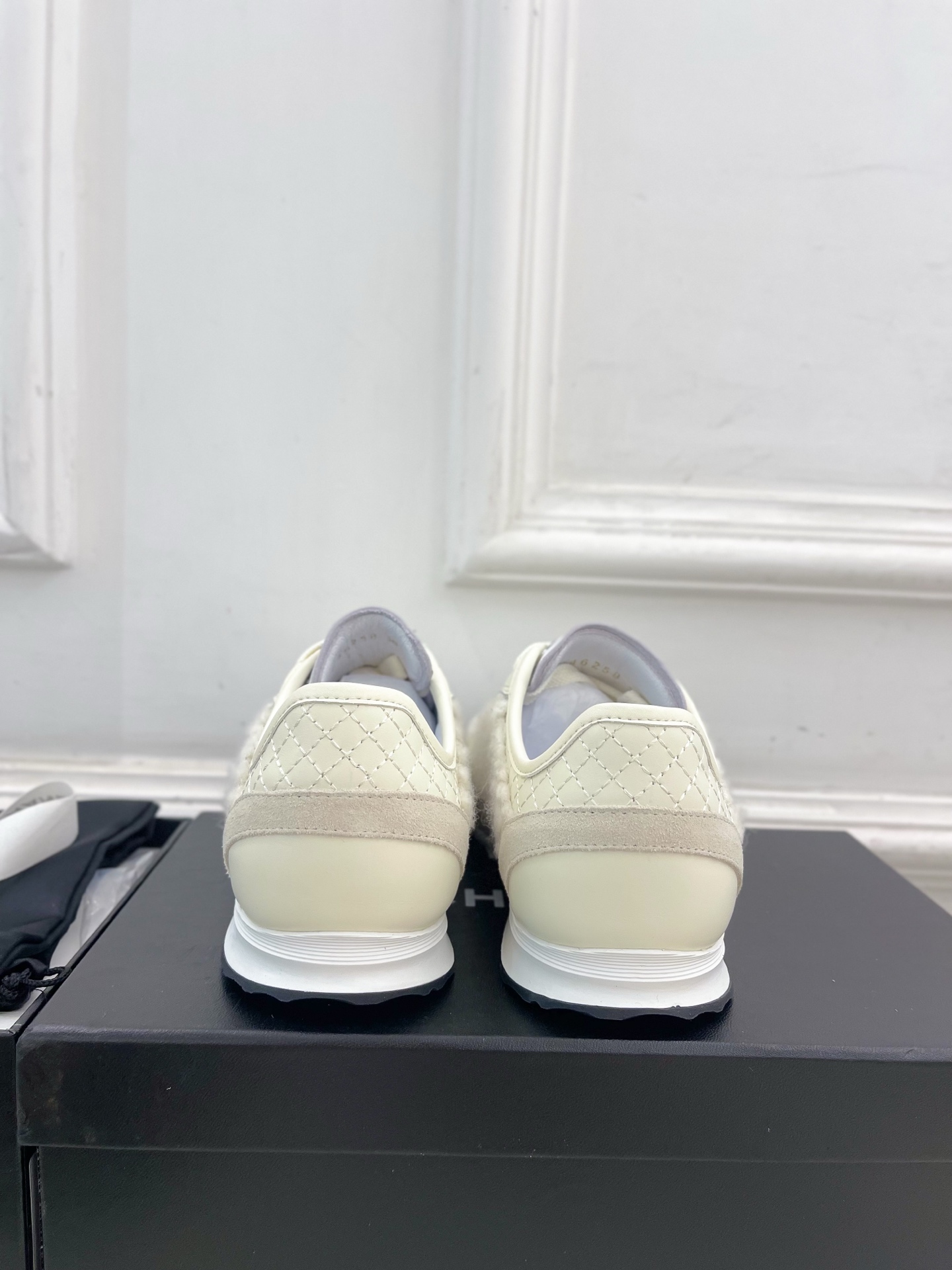 𝐂𝐇𝐀𝐍𝐄𝐋 | 小香 25𝐬𝐬 🦋2025 春夏新品 专柜经典款 小香双C新品休闲运动鞋 德训鞋系列上