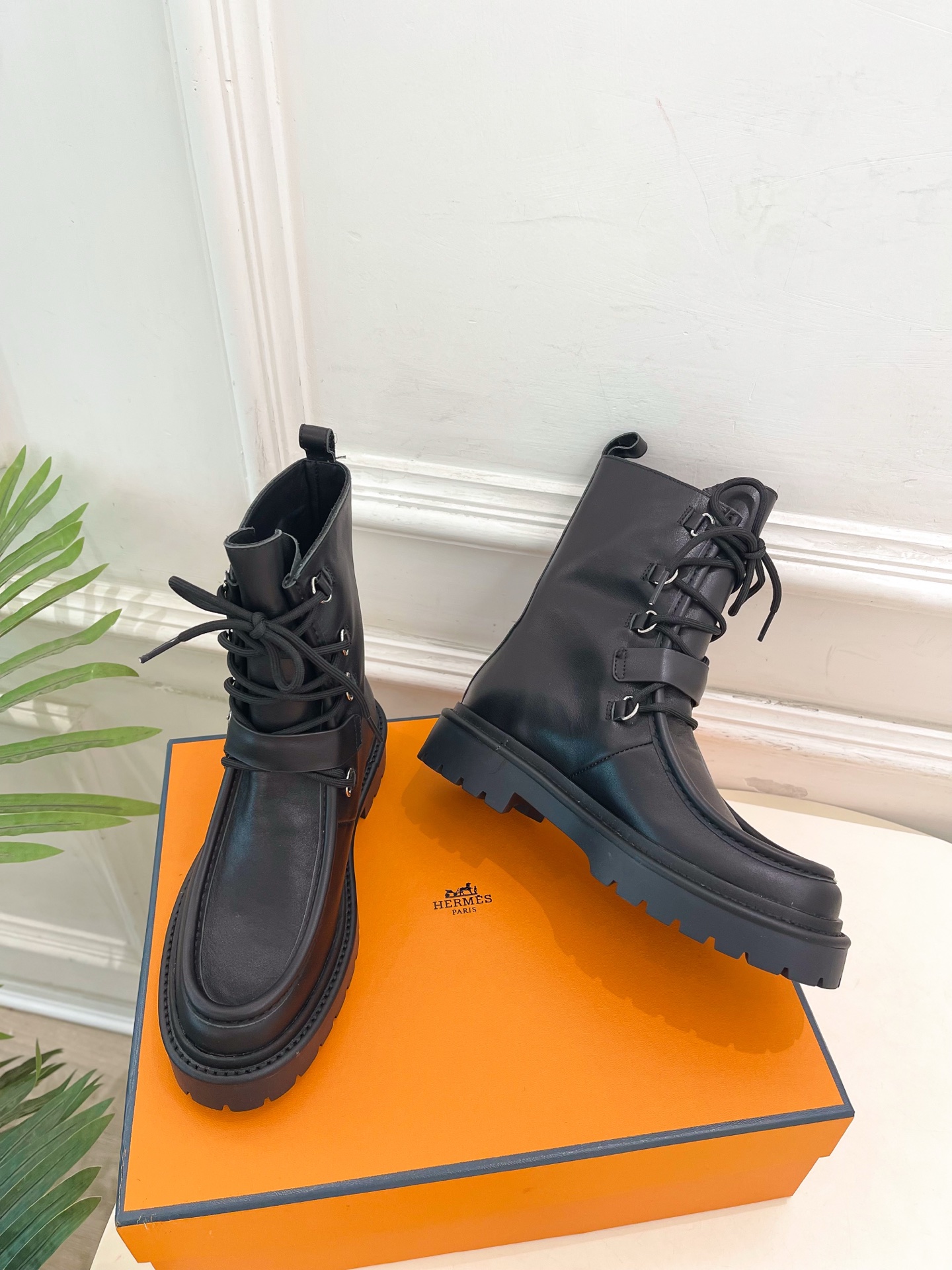 🐎𝐇𝐄𝐑𝐌𝐄* 爱玛仕 25𝐬𝐬 🌈专柜新款 2025秋冬新品走秀款 Land及踝靴系带短靴系列〰◽鞋面