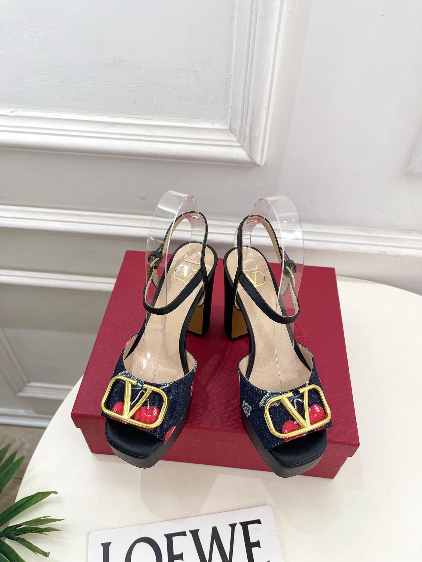 Valentino 华伦天奴 2025春夏新品 大V扣樱桃🍒系列防水台高跟凉鞋上新☑️—————————