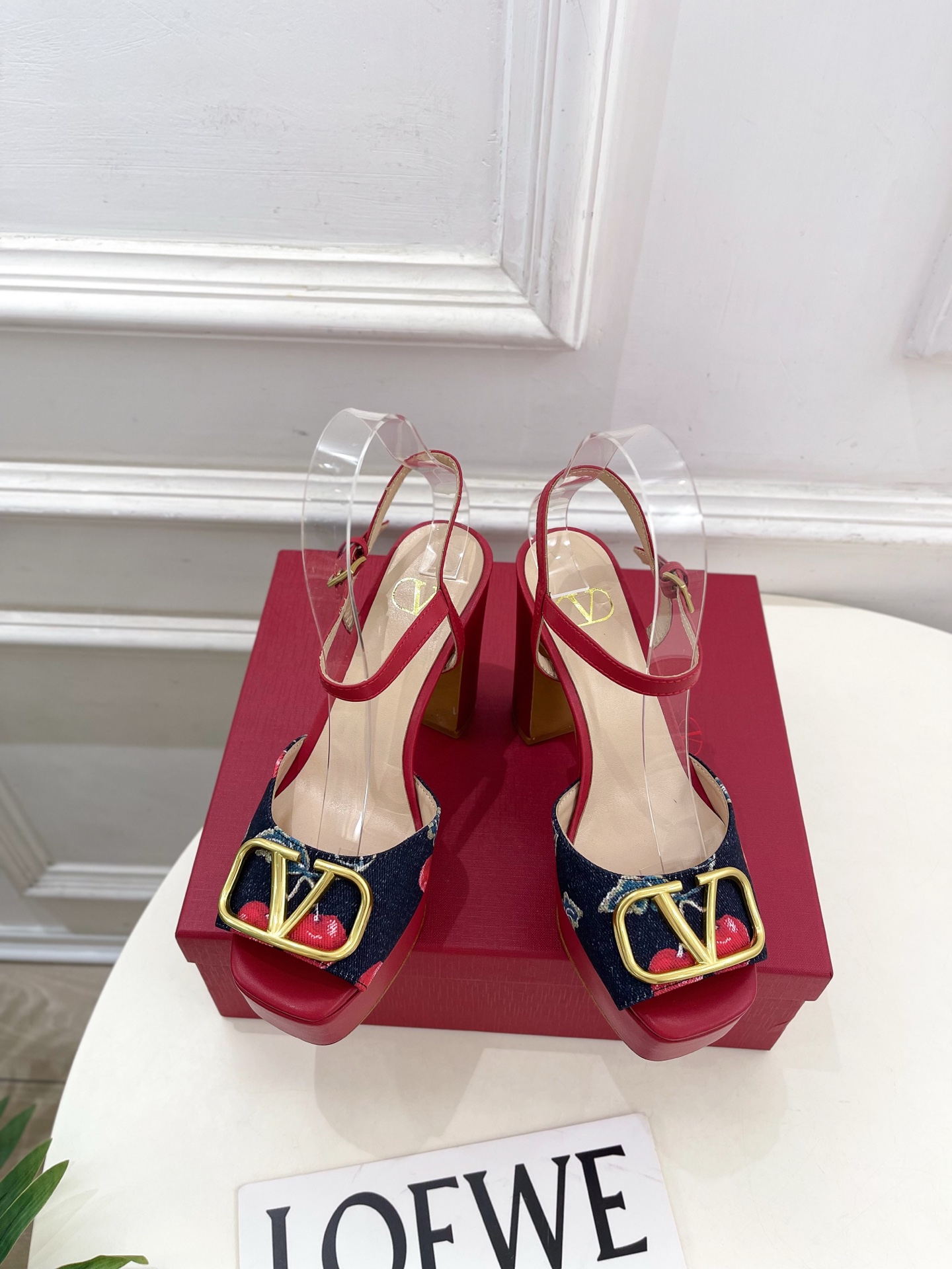 Valentino 华伦天奴 2025春夏新品 大V扣樱桃🍒系列防水台高跟凉鞋上新☑️—————————