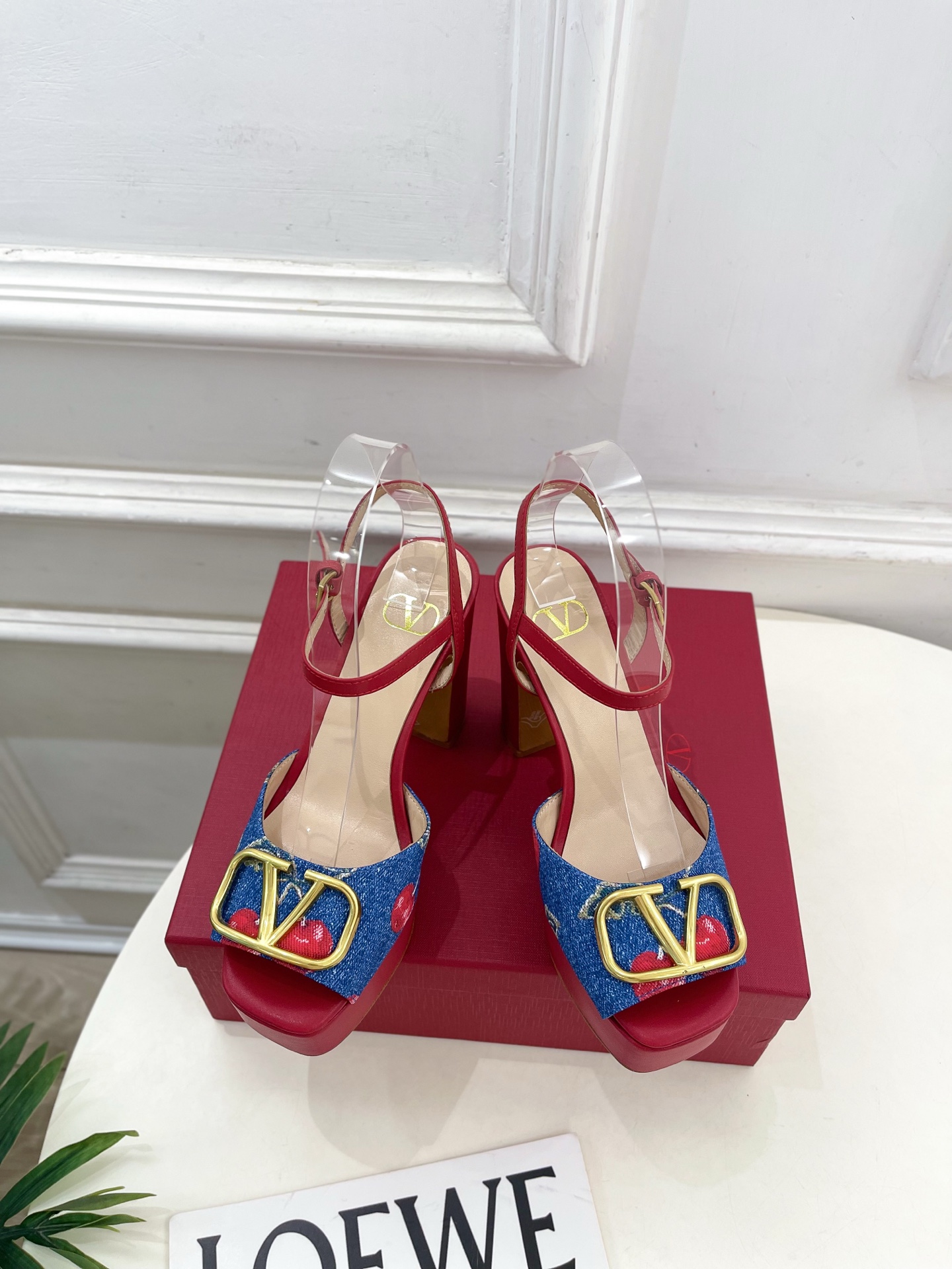 Valentino 华伦天奴 2025春夏新品 大V扣樱桃🍒系列防水台高跟凉鞋上新☑️—————————