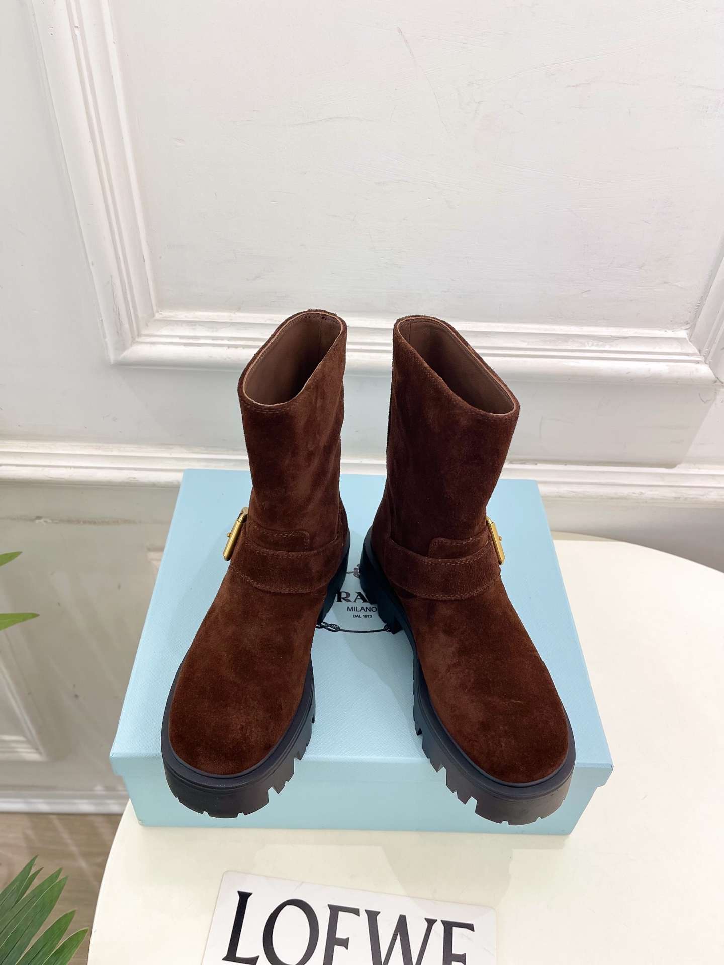 PRADA 普拉达 25𝐬𝐬 🌈2025秋冬新品 专柜走秀款 经典三角标一脚蹬厚底短靴系列〰◽鞋面：原版
