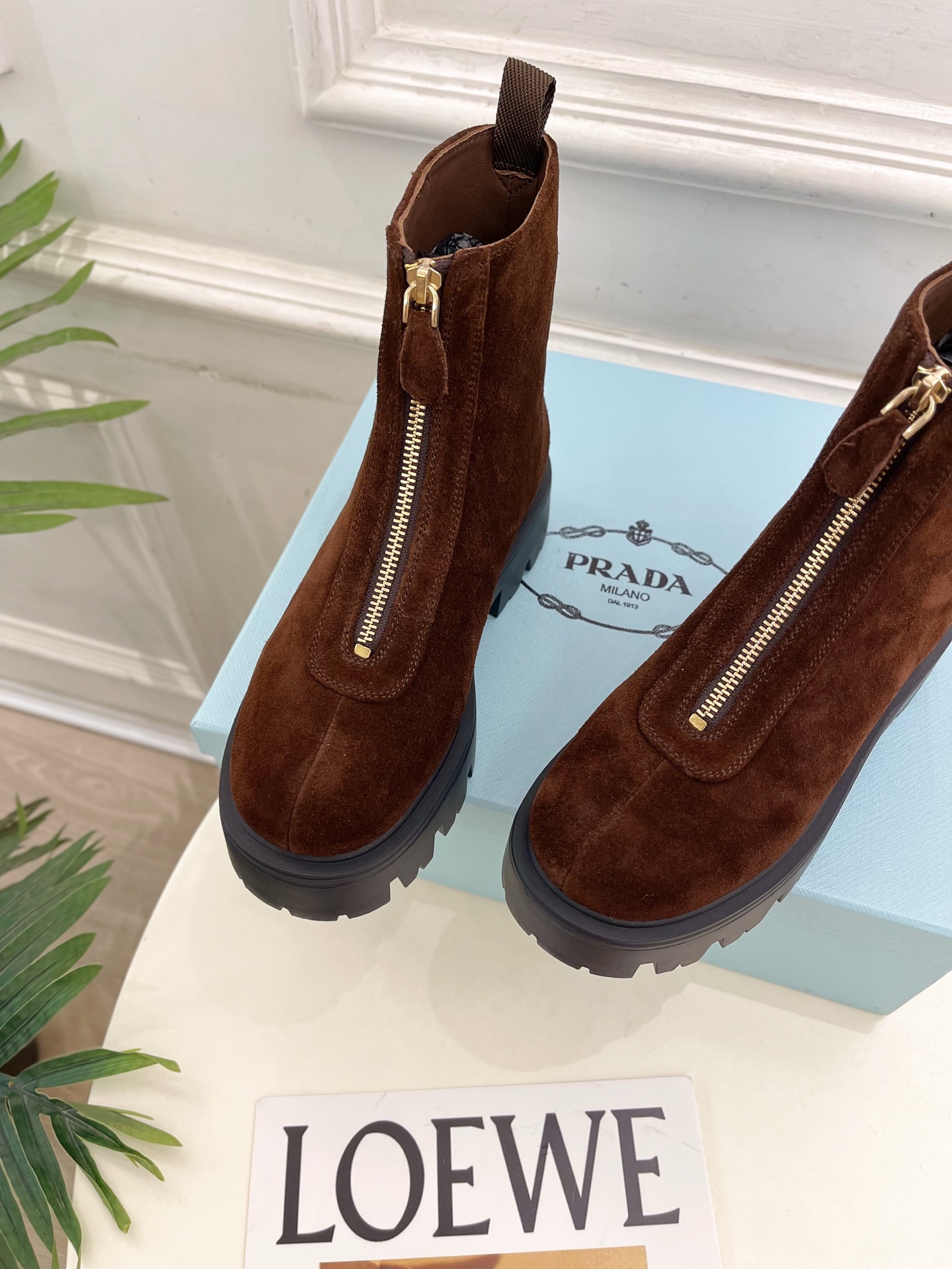 PRADA 普拉达 25𝐬𝐬 🌈2025秋冬新品 专柜走秀款 经典三角标前拉链厚底短靴系列〰◽鞋面：原版