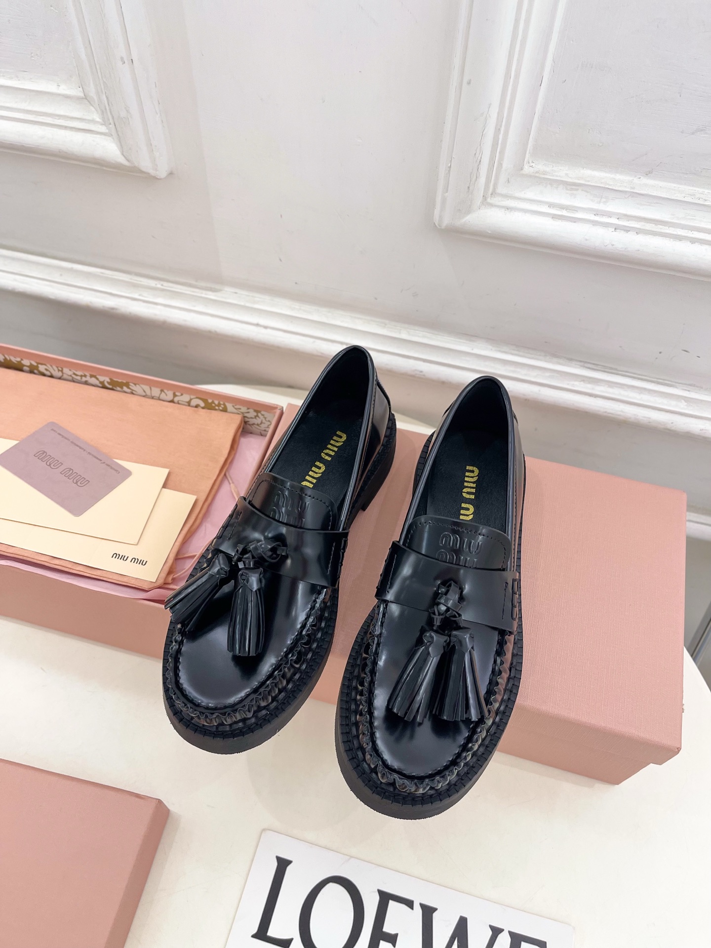 Miu Miu | 缪缪 25𝐬𝐬🖤2025春夏新品 专柜主打最新走秀款 复古风流苏乐福鞋 火爆上新！🍒