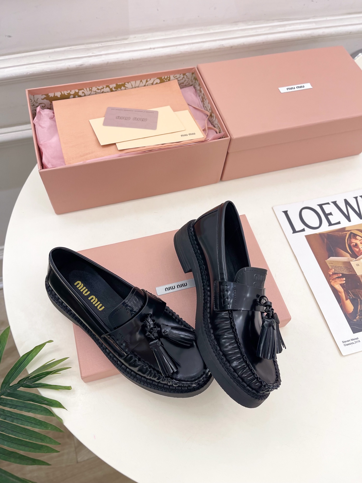 Miu Miu | 缪缪 25𝐬𝐬🖤2025春夏新品 专柜主打最新走秀款 复古风流苏乐福鞋 火爆上新！🍒