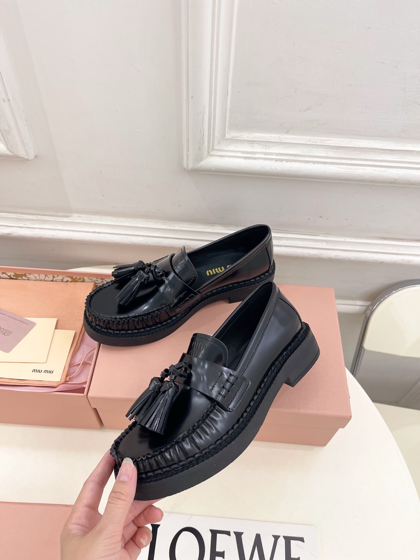 Miu Miu | 缪缪 25𝐬𝐬🖤2025春夏新品 专柜主打最新走秀款 复古风流苏乐福鞋 火爆上新！🍒