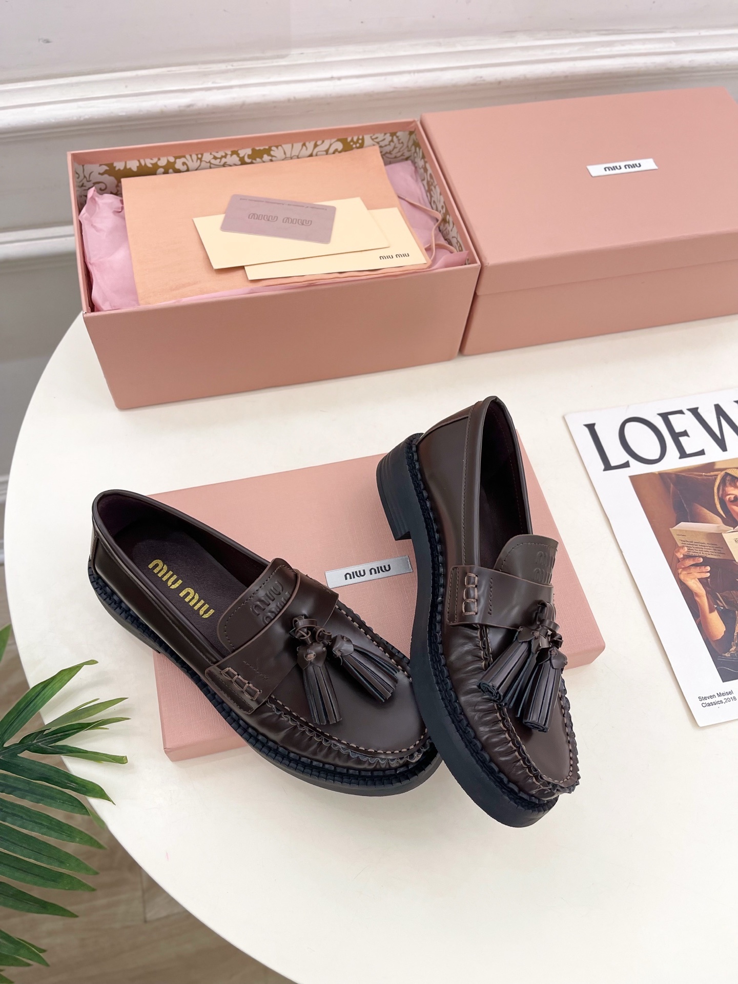 Miu Miu | 缪缪 25𝐬𝐬🖤2025春夏新品 专柜主打最新走秀款 复古风流苏乐福鞋 火爆上新!🍒