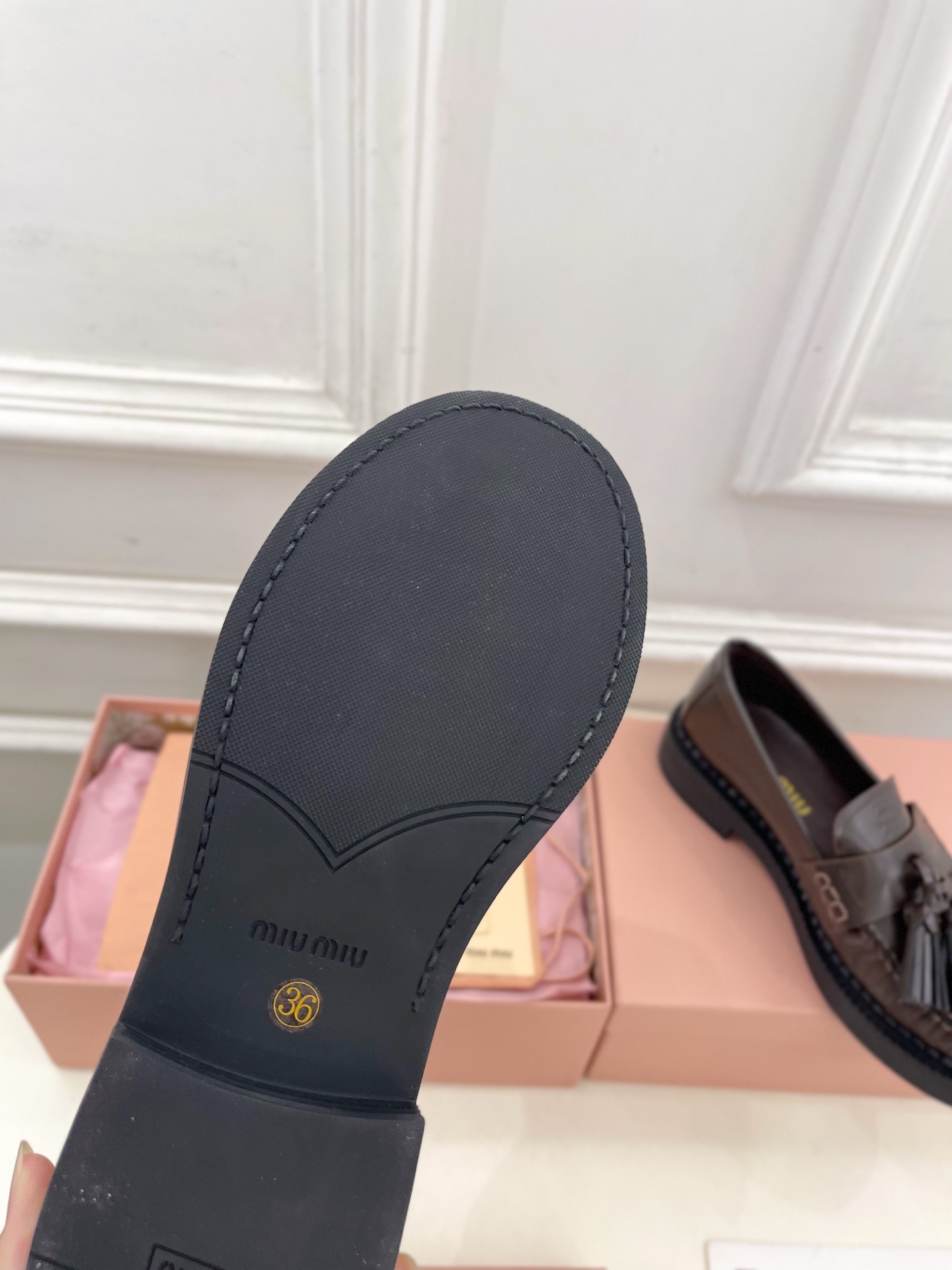 Miu Miu | 缪缪 25𝐬𝐬🖤2025春夏新品 专柜主打最新走秀款 复古风流苏乐福鞋 火爆上新!🍒