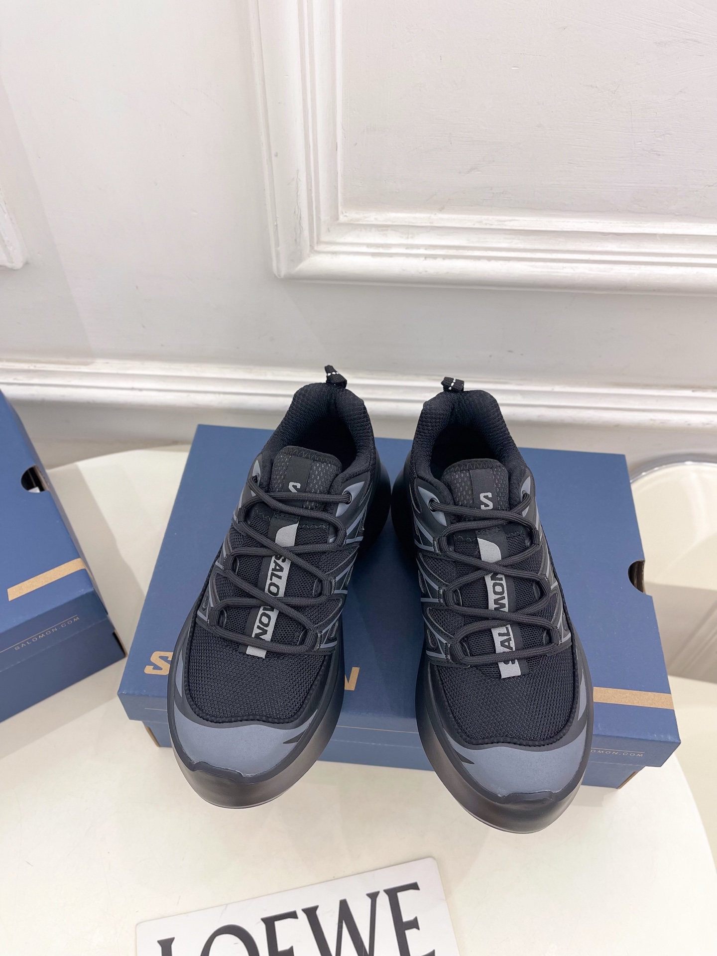 𝐂𝐃𝐆 𝐱 𝐒𝐚𝐥𝐨𝐦𝐨𝐧 萨洛蒙 联名XT-6 系列 厚底休闲运动鞋联名鞋款依旧是黑白简约配色，鞋身上