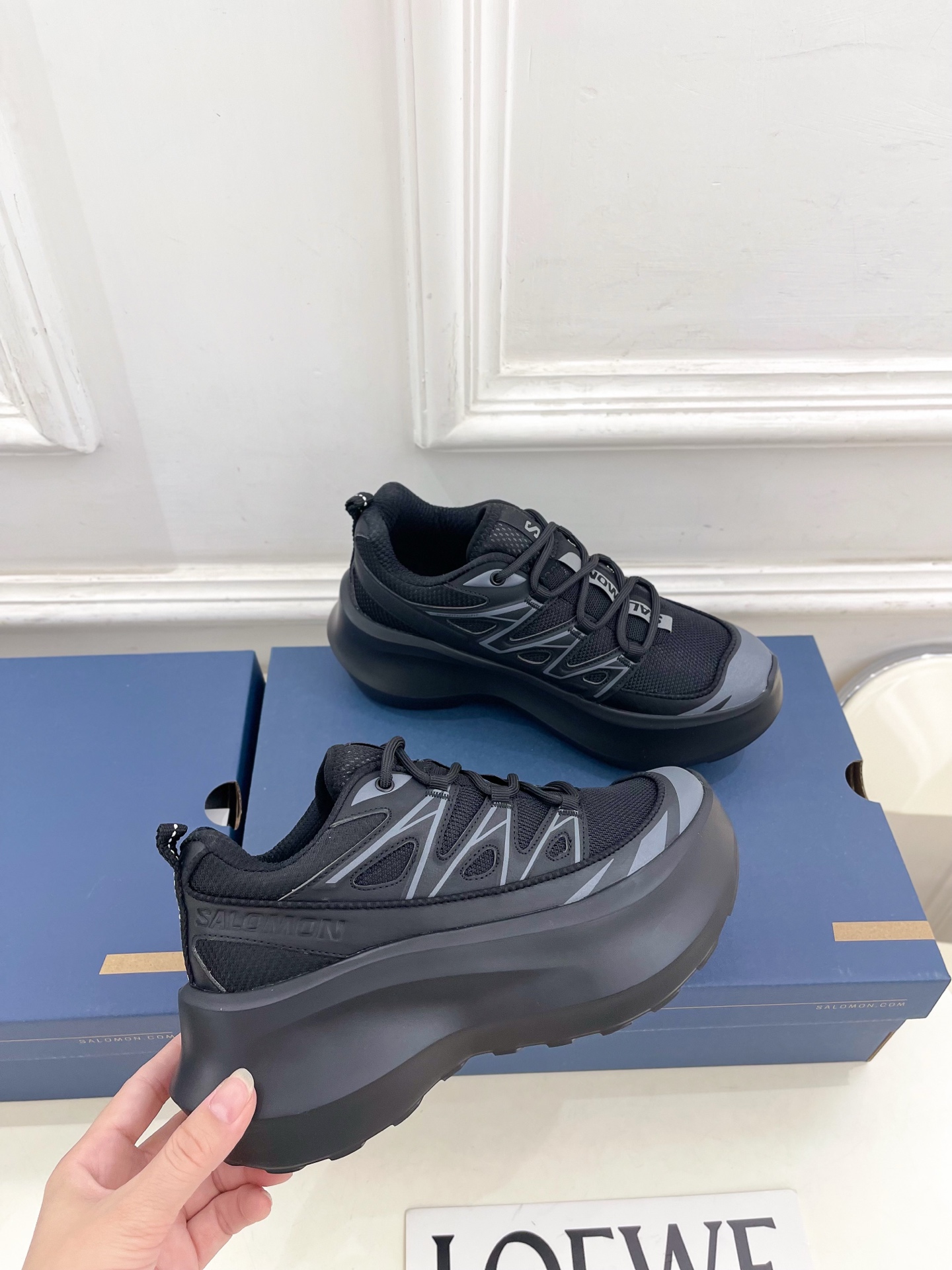 𝐂𝐃𝐆 𝐱 𝐒𝐚𝐥𝐨𝐦𝐨𝐧 萨洛蒙 联名XT-6 系列 厚底休闲运动鞋联名鞋款依旧是黑白简约配色，鞋身上