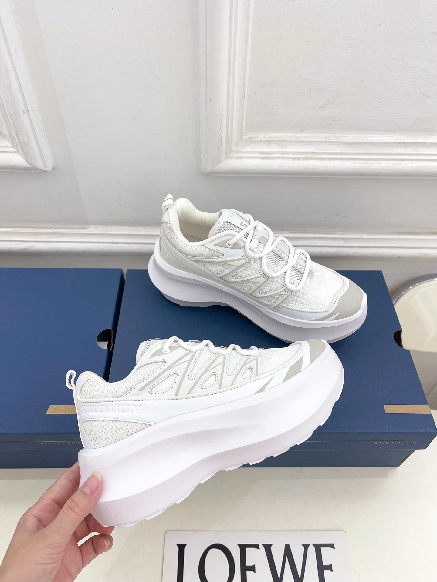 𝐂𝐃𝐆 𝐱 𝐒𝐚𝐥𝐨𝐦𝐨𝐧 萨洛蒙 联名XT-6 系列 厚底休闲运动鞋联名鞋款依旧是黑白简约配色，鞋身上