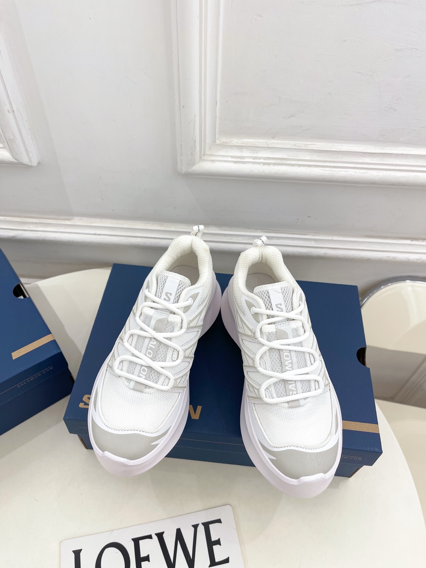 NO:487605,Salomon Co-branded XT-6 series thick-soled casual sneakers The co-branded shoes are still in a simple black and white color scheme, and the brand words on the shoe also reflect the minimalist design style. With the Contagrip rubber thick-soled sole design, the re-interpreted upper part replaces the previous drawstring shoelaces with Pulsar Advanced sole cover outline, and is decorated with details such as mesh, tear-resistant upper, waterproof rubber strips and nylon pull-up. Fabric: Original custom imported technology fabric Inner: Original imported breathable mesh Outsole: Original mold-opening ultra-light foaming material Sole thickness: 6.5CM Size35-39 (40 customization), casual shoes/sneakers, sneakers19860909萨洛蒙 联名XT-6 系列 厚底休闲运动鞋 联名鞋款依旧是黑白简约配色,鞋身上的品牌字样也体现出极简主义的设计风格 搭配Contagrip 橡胶厚底鞋底设计,重新演绎的鞋面部分则以Pulsar Advanced袜套式轮廓替换了之前抽绳鞋带 并饰有网眼、抗撕裂材质鞋面、防水胶条以及尼龙拉环等细节 面料: 原版定制进口科技面料 内里: 原版进口透气网里 大底: 原版开模超轻发泡材 底厚: 6.5CM Size35-39（40定制）,休闲鞋/运动鞋,sneakers,Women's Shoes