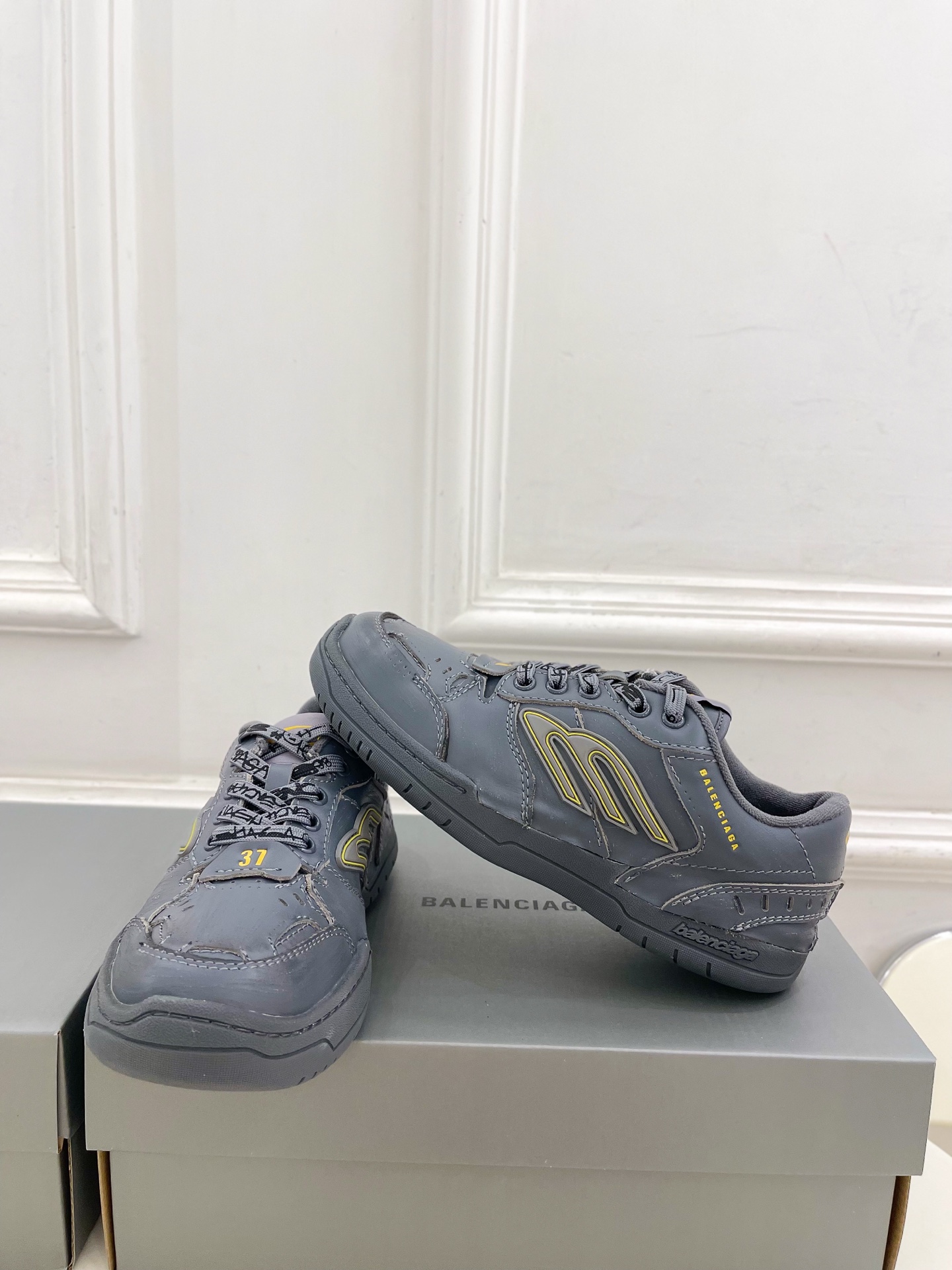 Balenciaga | 巴黎世家 25𝐬𝐬 ⭐️2025春夏新品 -HAMPTONS WORN-OUT