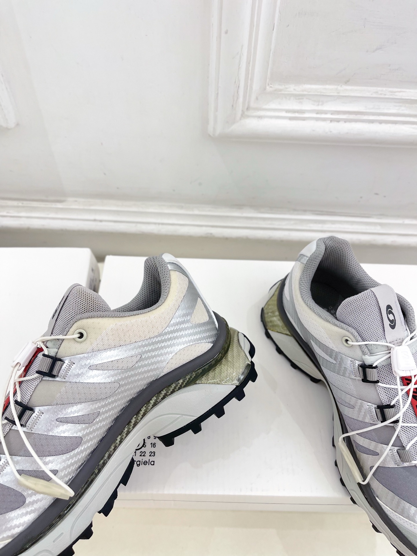 SALOMON x MM6 XT-4 mule情侣款机能休闲运动鞋自从入手它 我鞋柜里其他鞋都失宠了。这