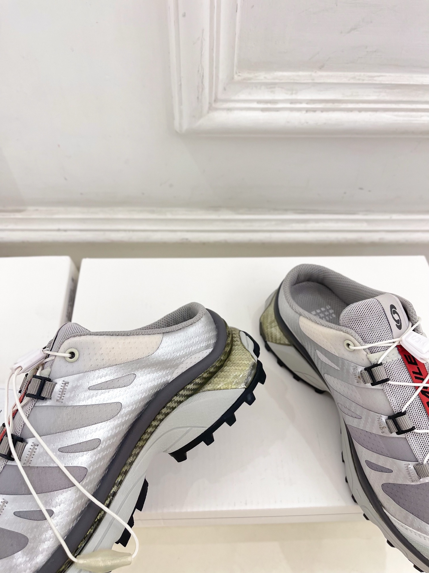 SALOMON x MM6 XT-4 mule情侣款机能休闲运动鞋自从入手它 我鞋柜里其他鞋都失宠了。这