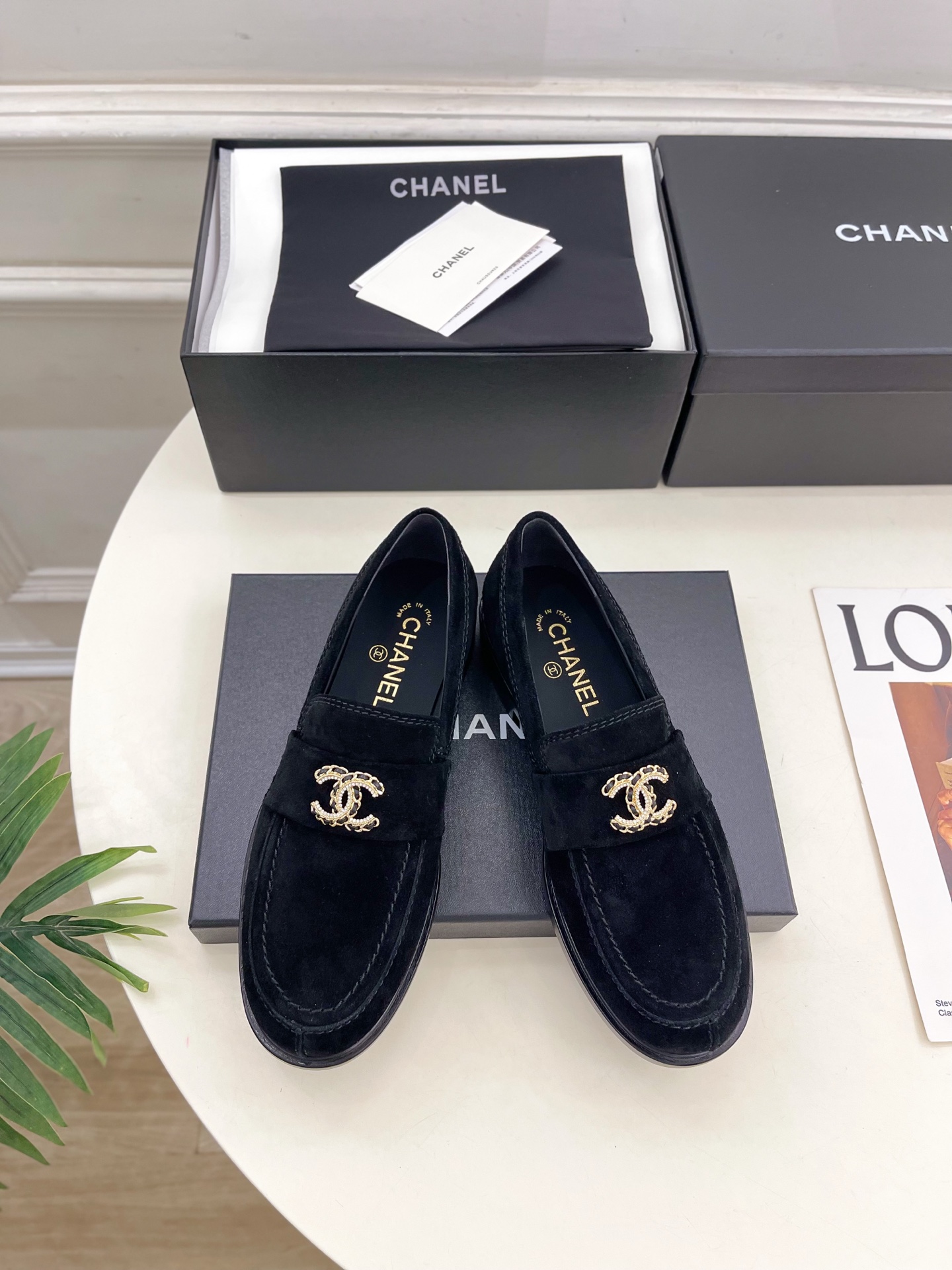 Chanel Loafers Black Suede with CC Logo - Élégance et Confort