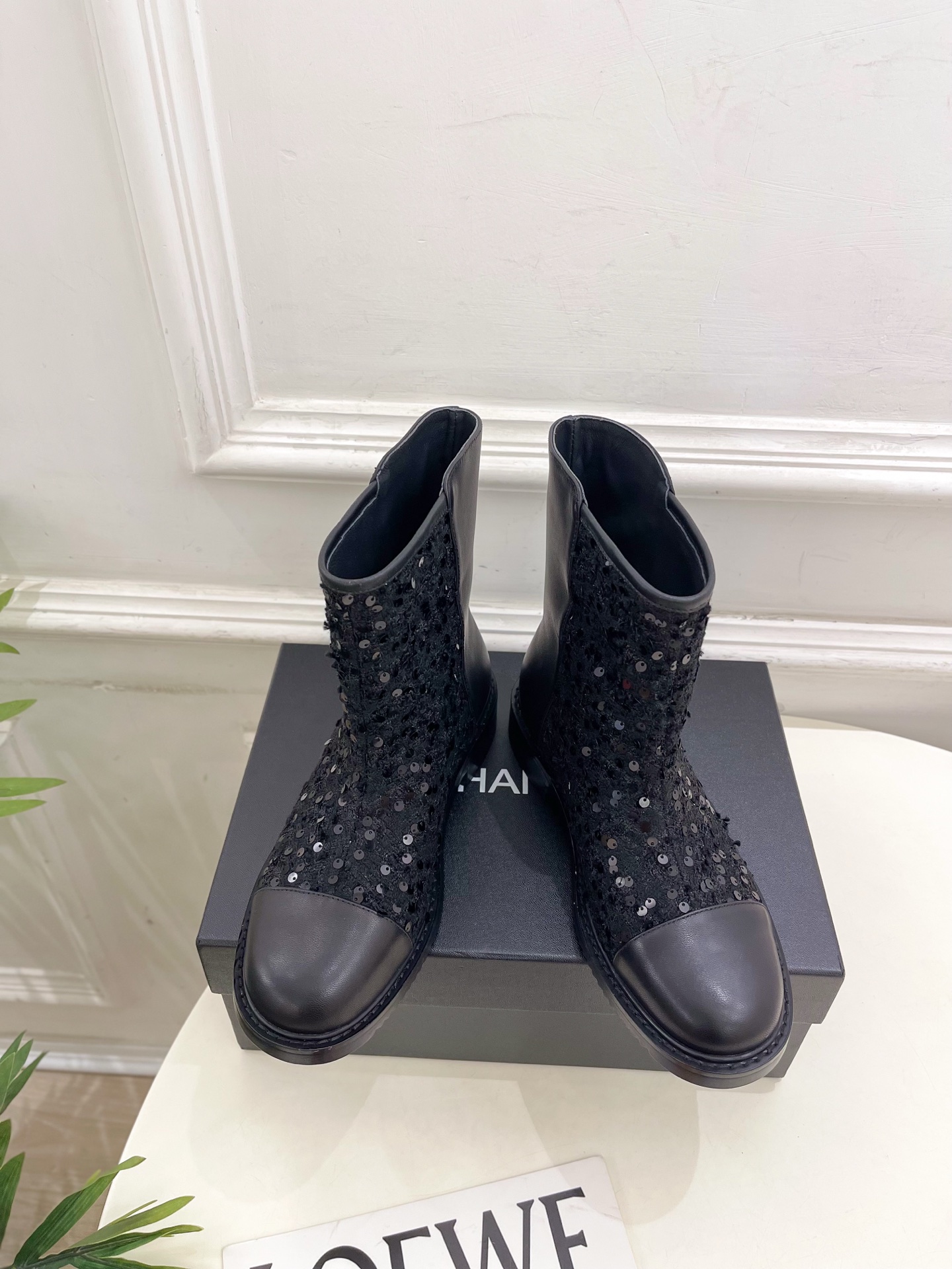 𝐂𝐇𝐀𝐍𝐄𝐋 | 小香 25𝐬𝐬 🦋2025 秋冬秀场新品 小香双C拼色亮片短靴 系列上新〰🍬 BS时尚