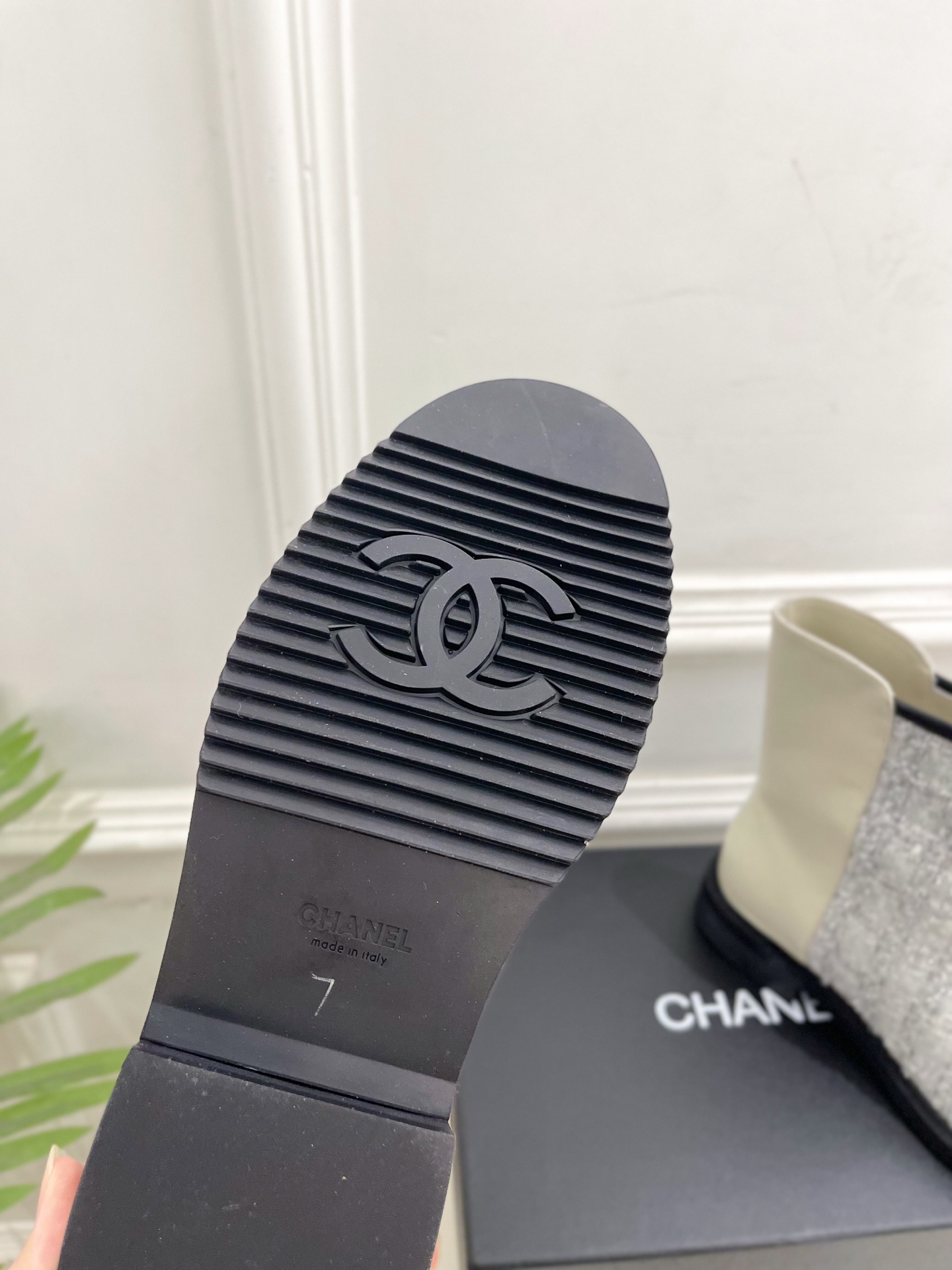 𝐂𝐇𝐀𝐍𝐄𝐋 | 小香 25𝐬𝐬 🦋2025 秋冬秀场新品 小香双C拼色亮片短靴 系列上新〰🍬 BS时尚