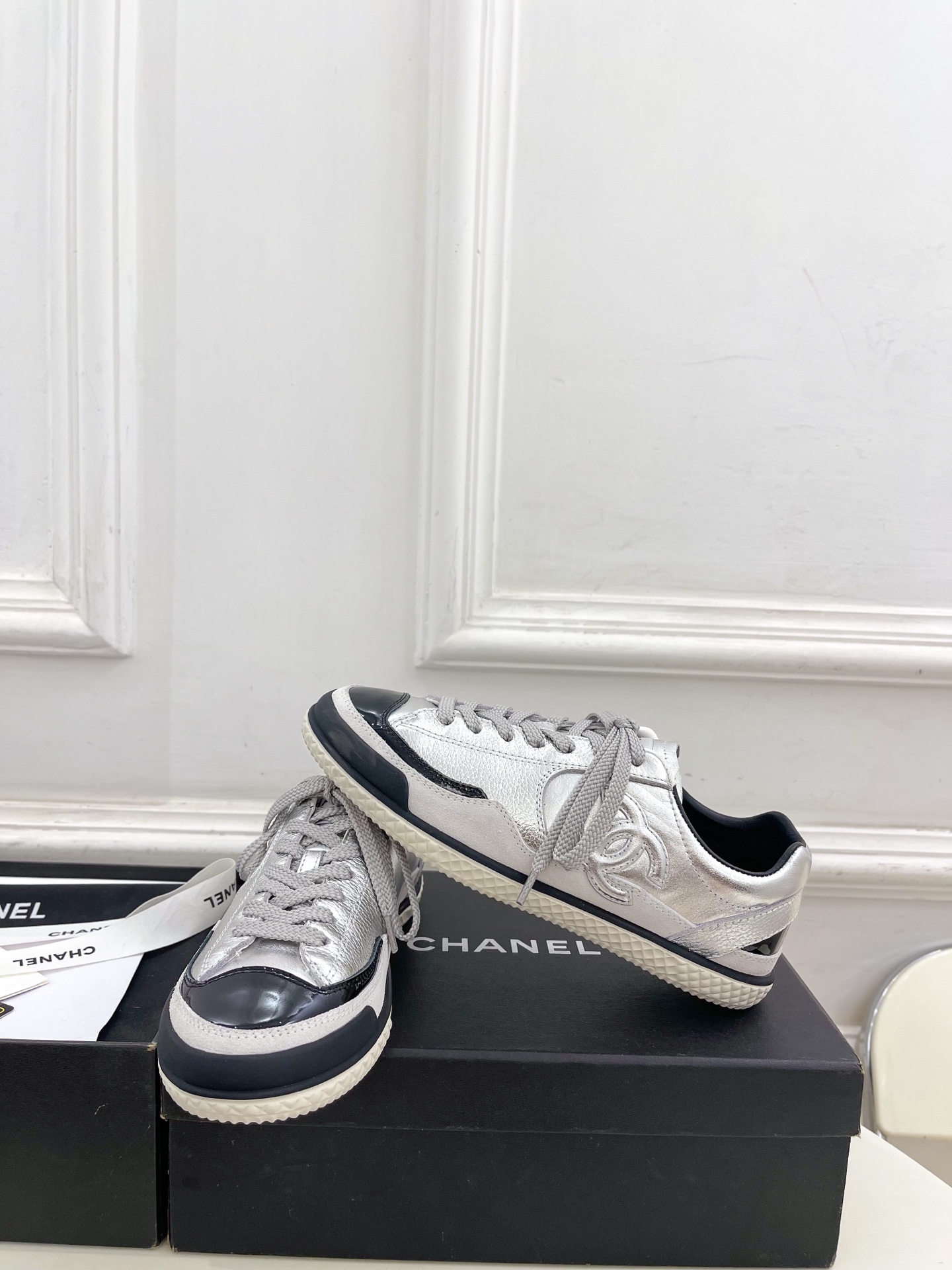 𝐂𝐇𝐀𝐍𝐄𝐋 | 小香 25𝐬𝐬 🦋2025 秋冬新品 专柜经典款 小香双C休闲板鞋运动鞋 系列上新〰🍬