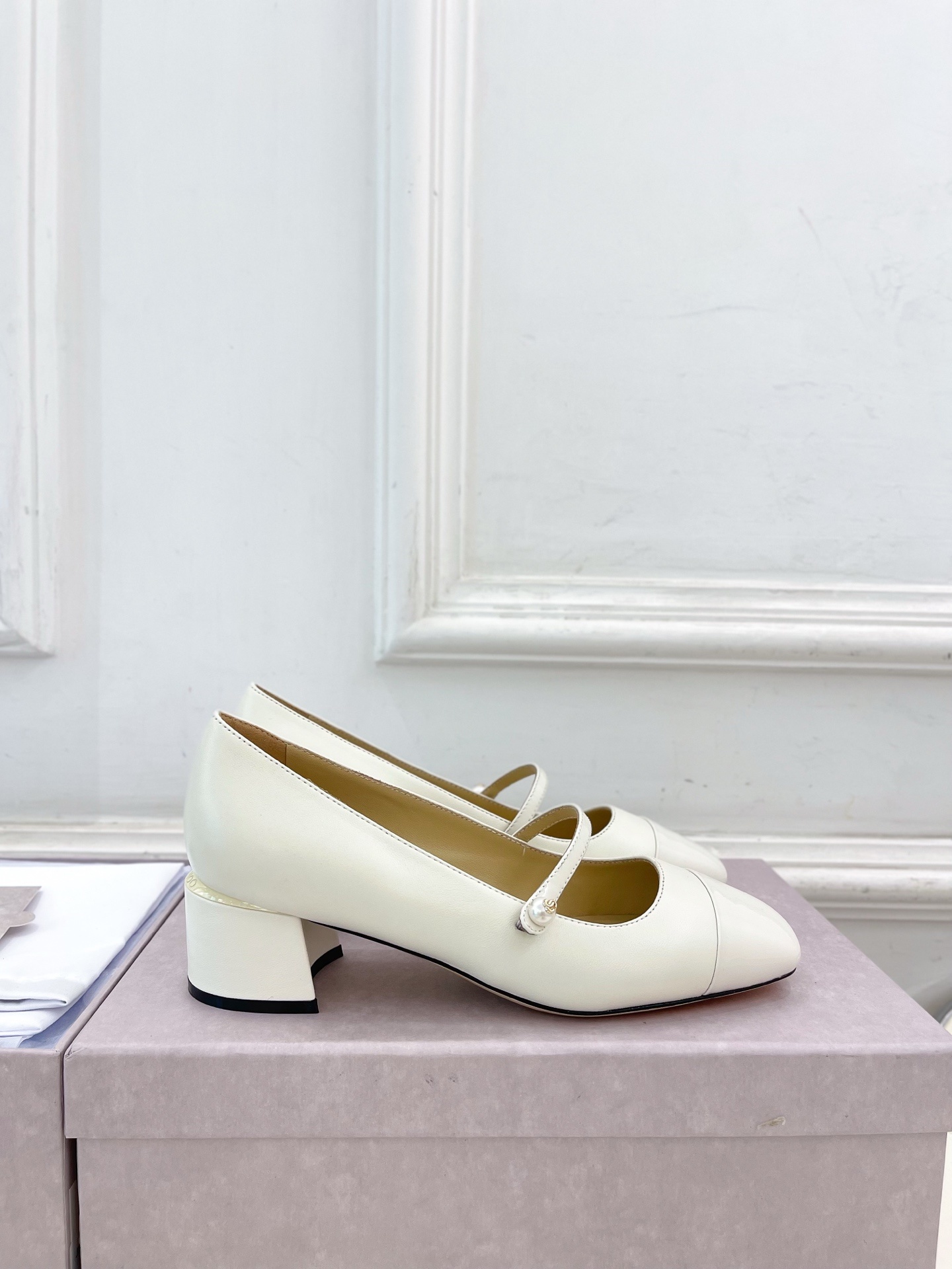 JimmyChoo✨吉米周 25ss ——— 2025秋冬新品 专柜最新 ELISA 45拼色珍珠粗跟玛