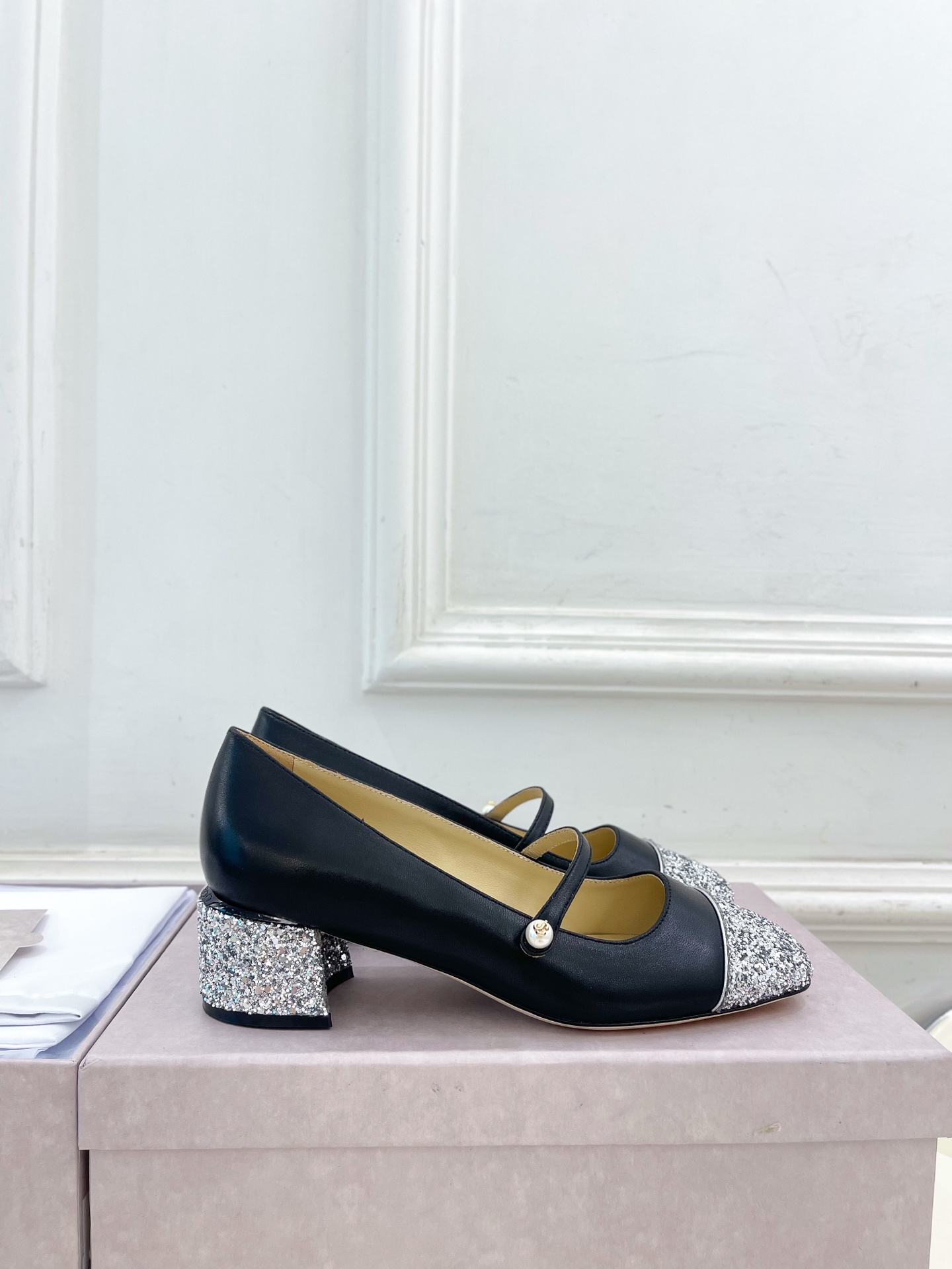 JimmyChoo✨吉米周 25ss ——— 2025秋冬新品 专柜最新 ELISA 45拼色珍珠粗跟玛