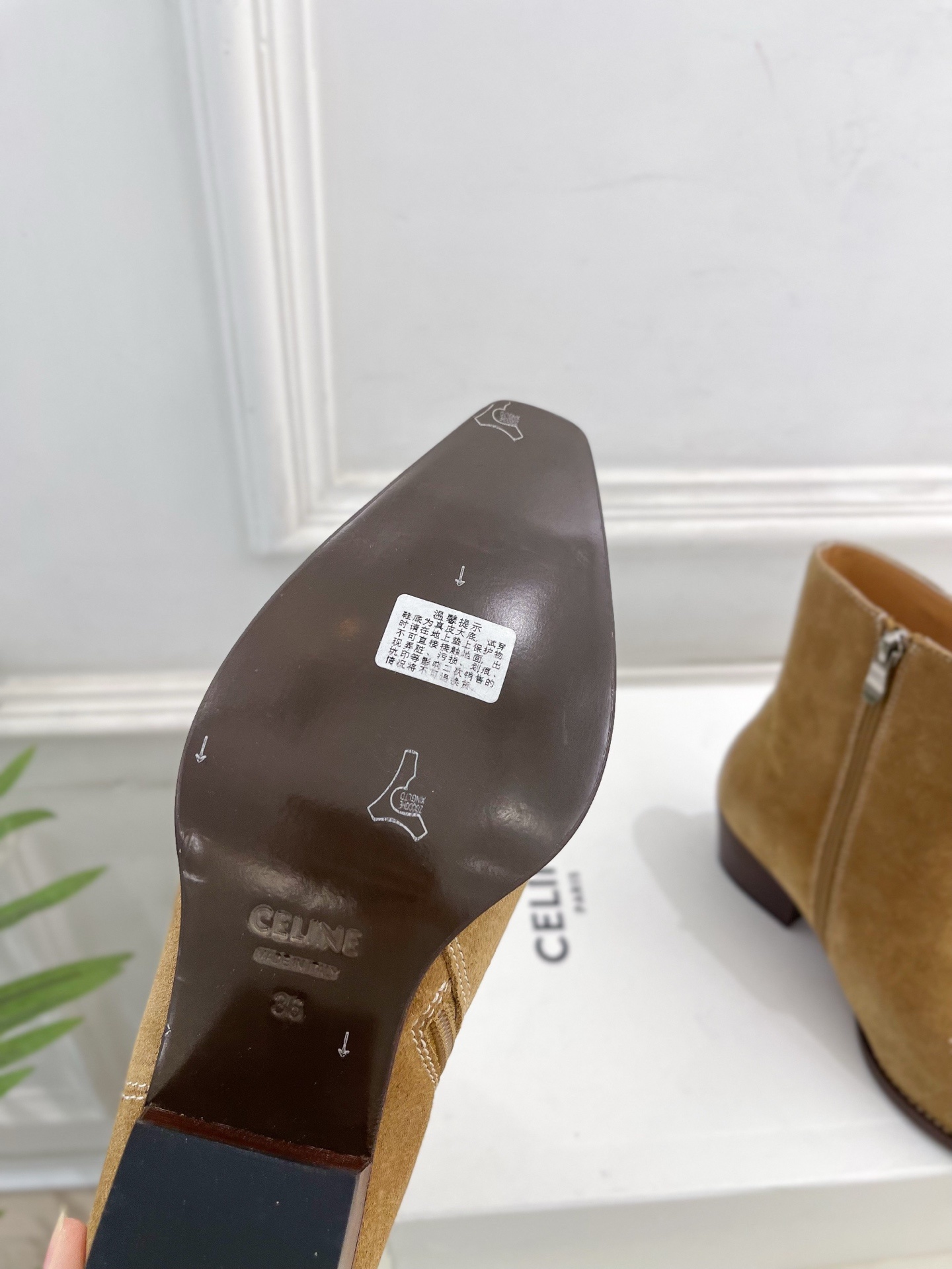 CELINE | 赛琳 25𝐬𝐬 💛2025秋冬新品 复古金属头西部粗跟短靴上新!🔜BS 这一季的赛琳真