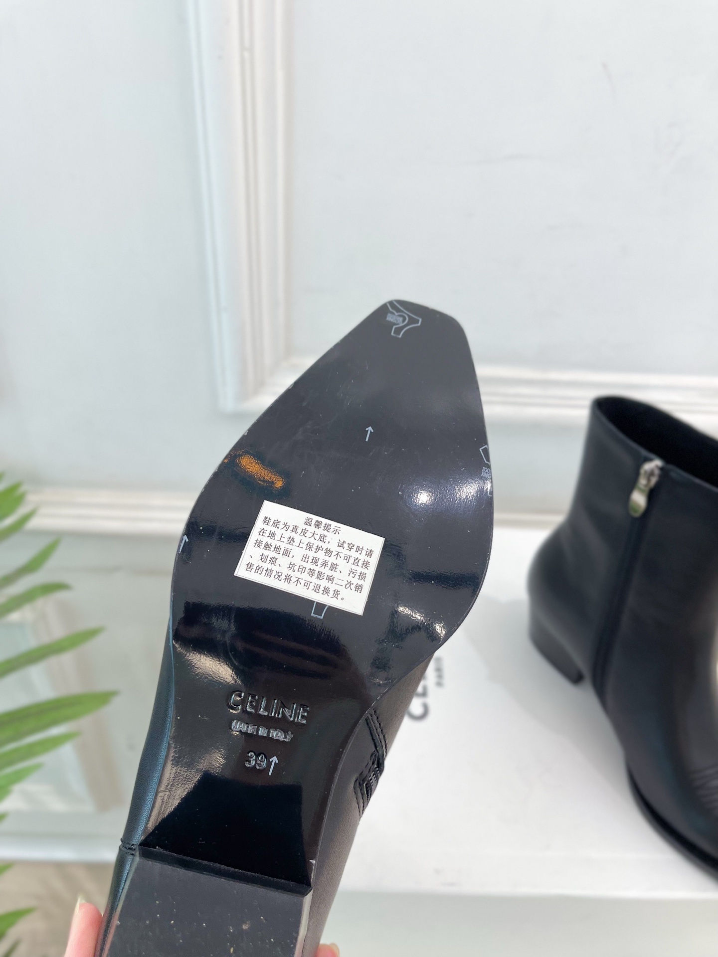 CELINE | 赛琳 25𝐬𝐬 💛2025秋冬新品 复古金属头西部粗跟短靴上新!🔜BS 这一季的赛琳真
