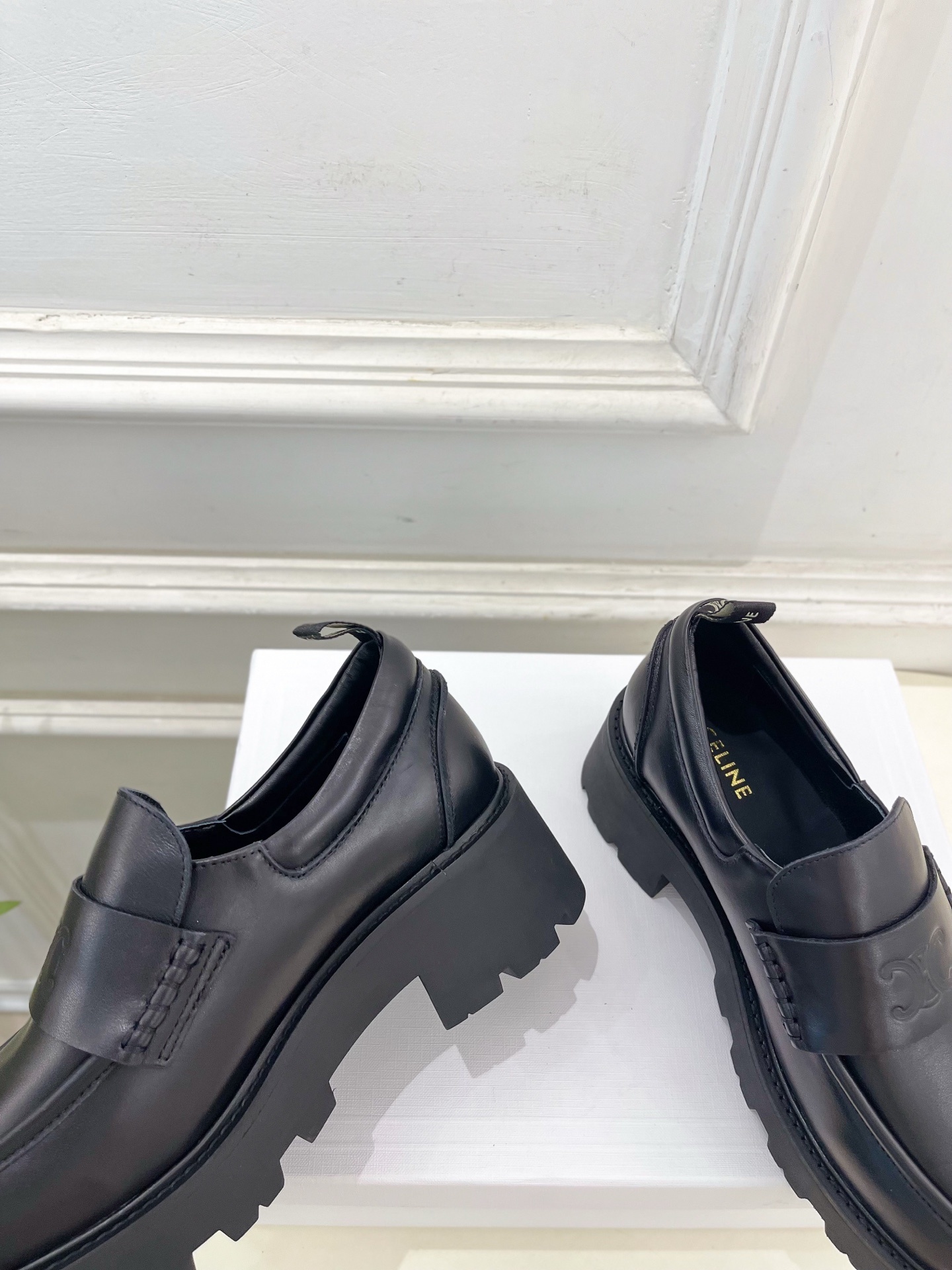 CELINE | 赛琳 25𝐬𝐬 💛2025秋冬新品 凯旋门TRIOMPHE厚底复古乐福鞋上新!🔜BS
