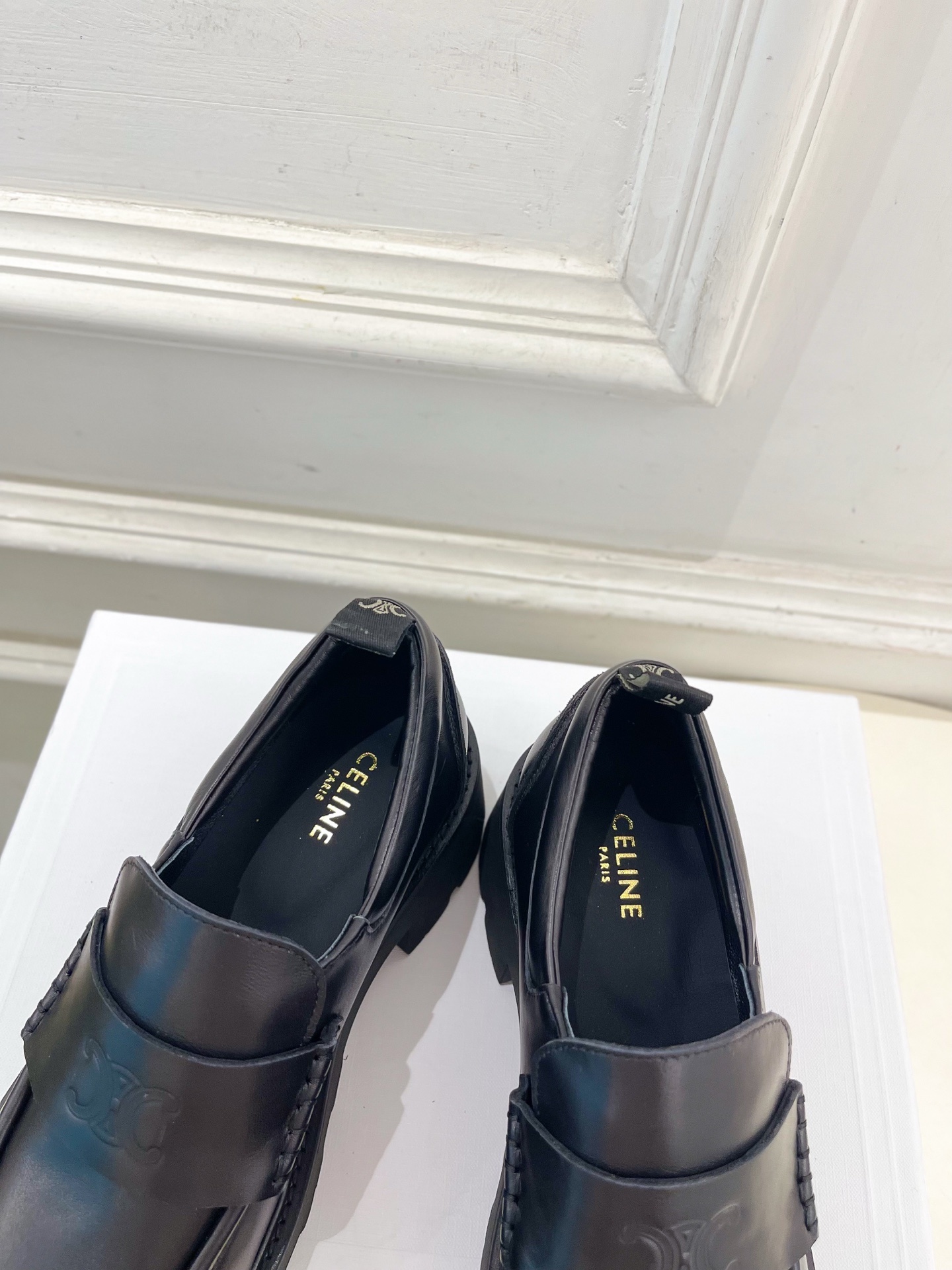 CELINE | 赛琳 25𝐬𝐬 💛2025秋冬新品 凯旋门TRIOMPHE厚底复古乐福鞋上新!🔜BS
