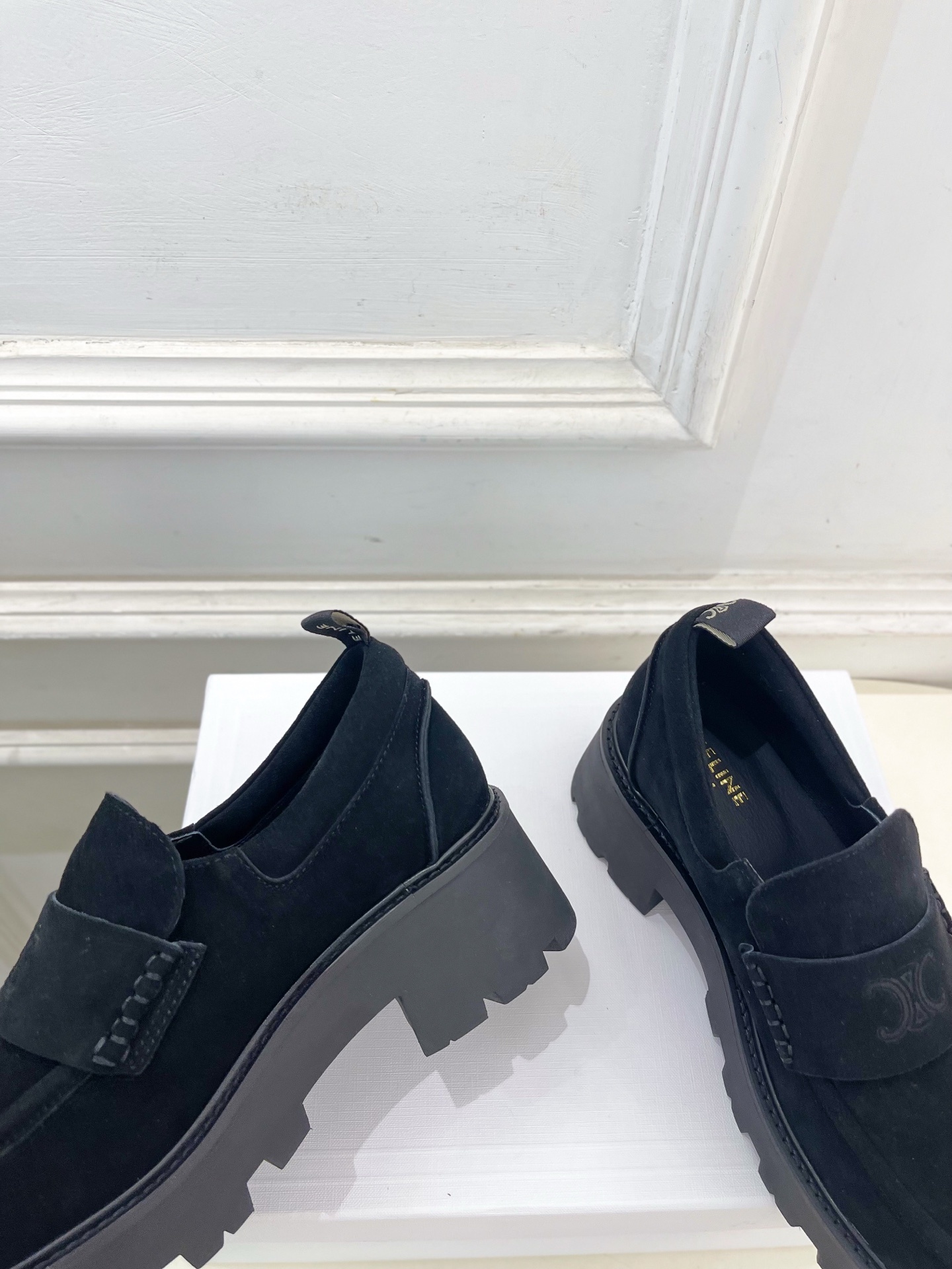 CELINE | 赛琳 25𝐬𝐬 💛2025秋冬新品 凯旋门TRIOMPHE厚底复古乐福鞋上新!🔜BS