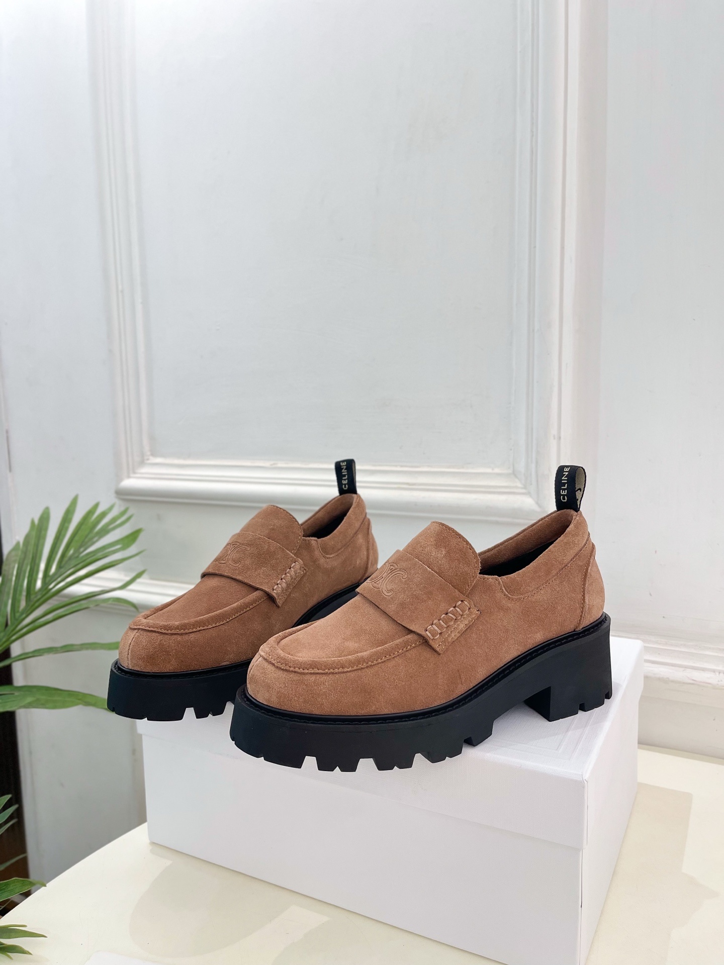 CELINE | 赛琳 25𝐬𝐬 💛2025秋冬新品 凯旋门TRIOMPHE厚底复古乐福鞋上新!🔜BS