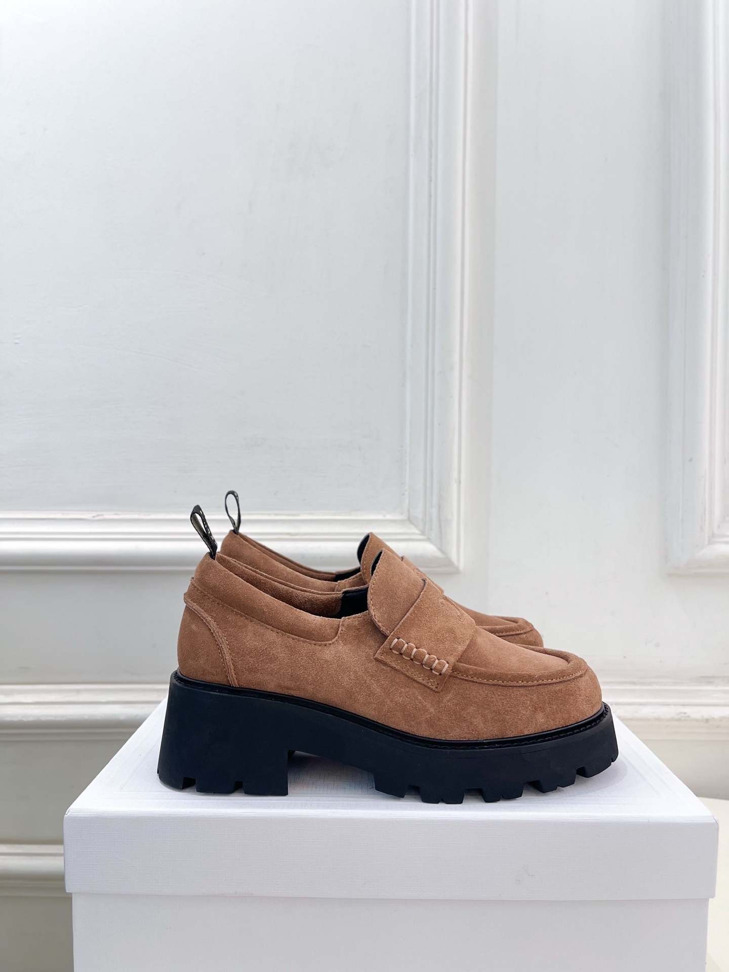 CELINE | 赛琳 25𝐬𝐬 💛2025秋冬新品 凯旋门TRIOMPHE厚底复古乐福鞋上新!🔜BS