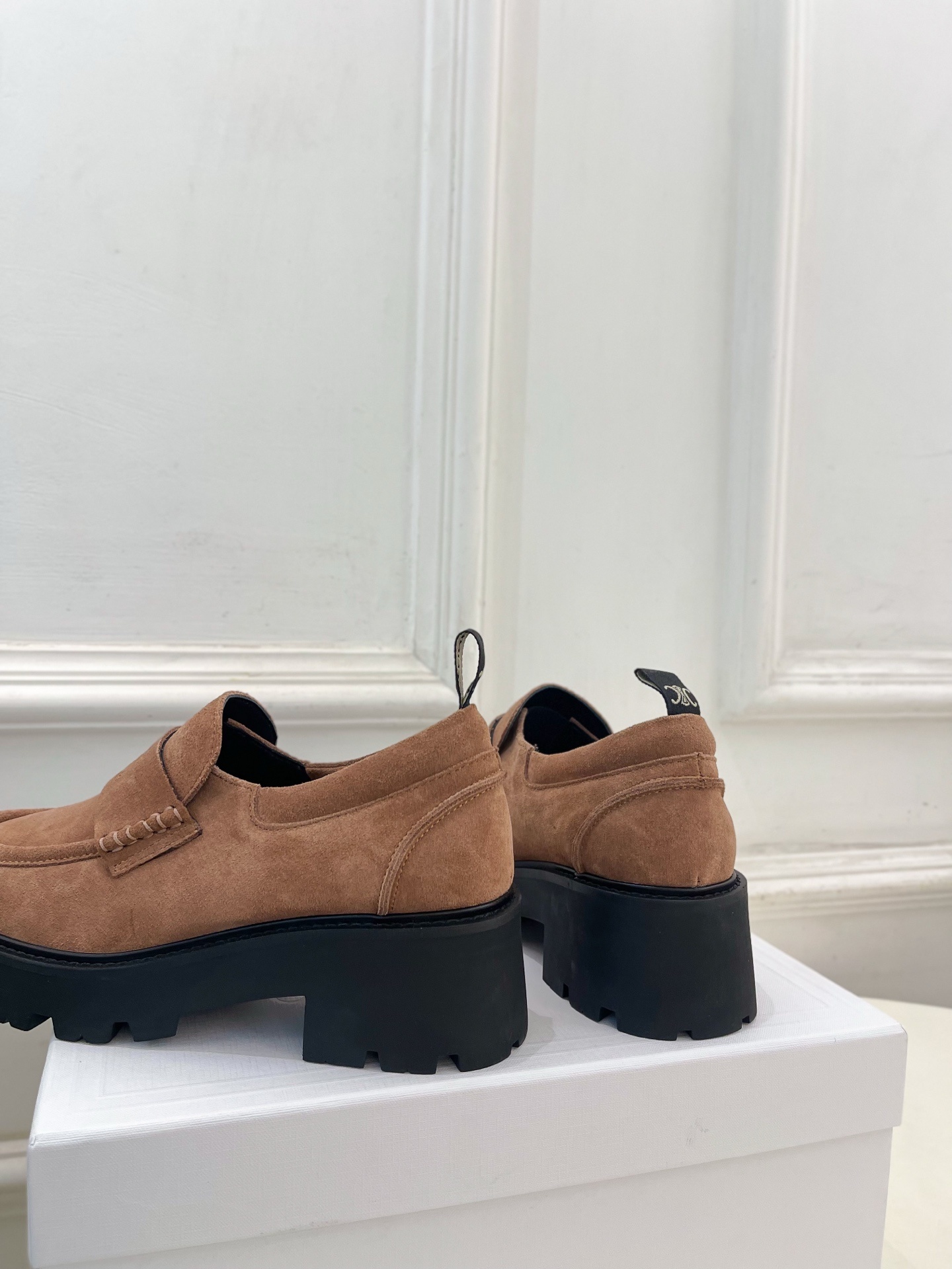 CELINE | 赛琳 25𝐬𝐬 💛2025秋冬新品 凯旋门TRIOMPHE厚底复古乐福鞋上新!🔜BS