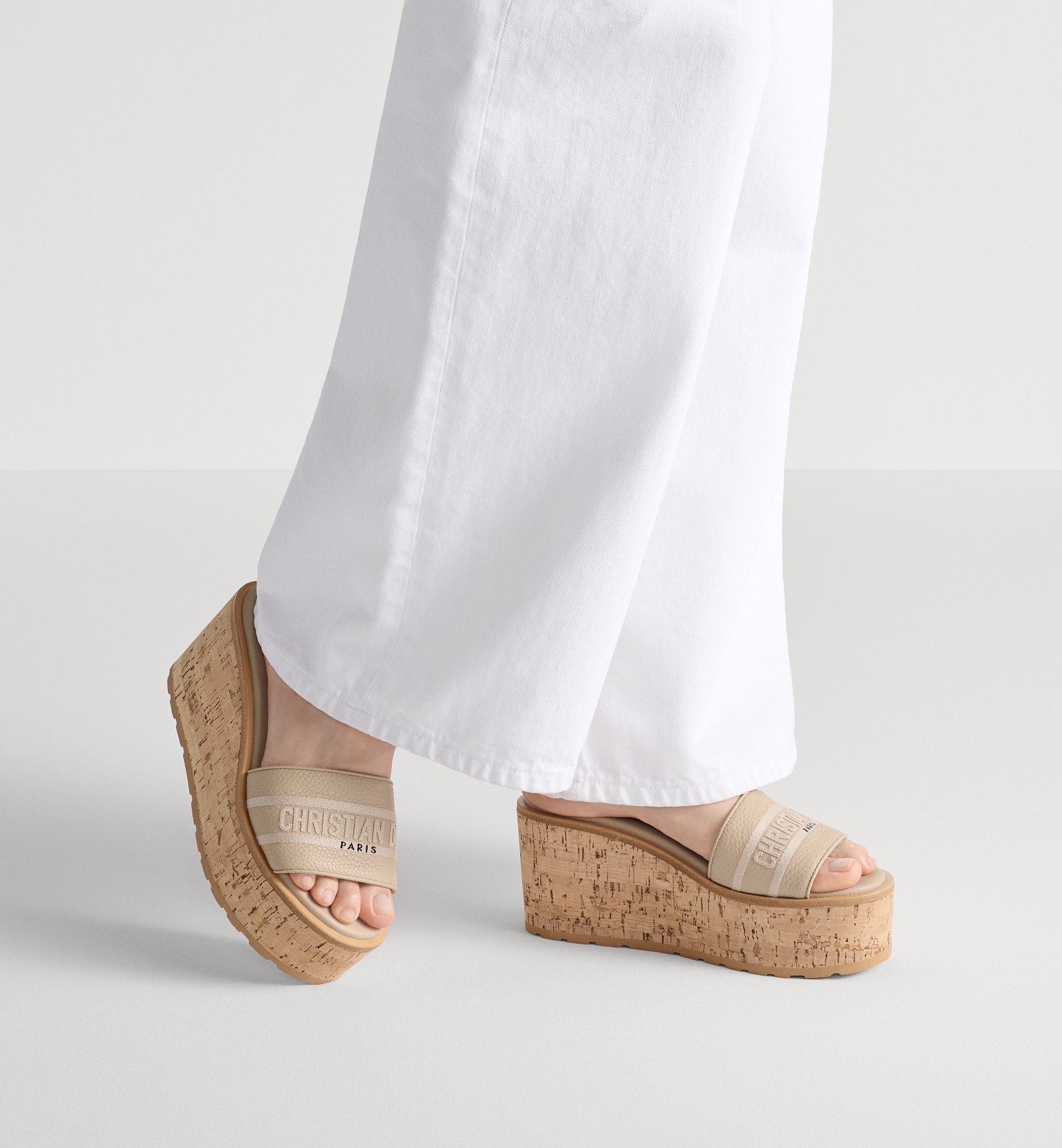 NO:487461,Demonstration of foot fitting, slippers, slippers19860909上脚搭配示范,拖鞋,slippers,Women's Shoes