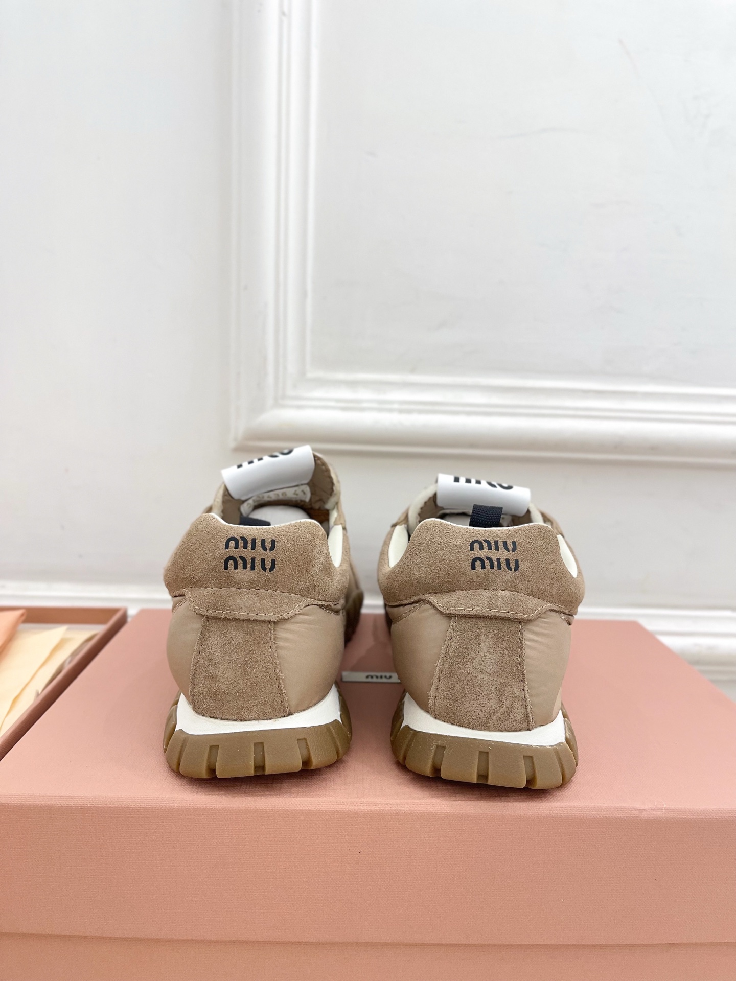 Miu Miu | 缪缪 25𝐬𝐬🖤专柜主打最新秀款 2025秋冬新品Tyre系列休闲运动鞋火爆上新！🍒