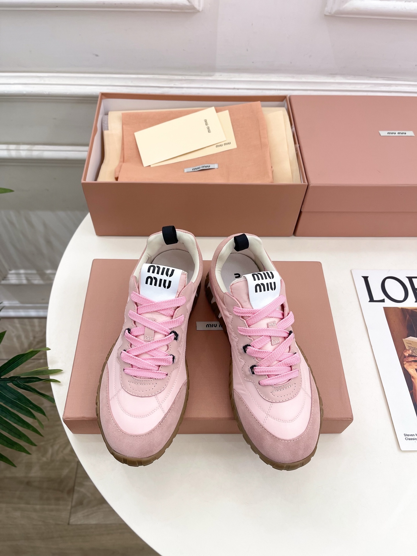 Miu Miu | 缪缪 25𝐬𝐬🖤专柜主打最新秀款 2025秋冬新品Tyre系列休闲运动鞋火爆上新！🍒
