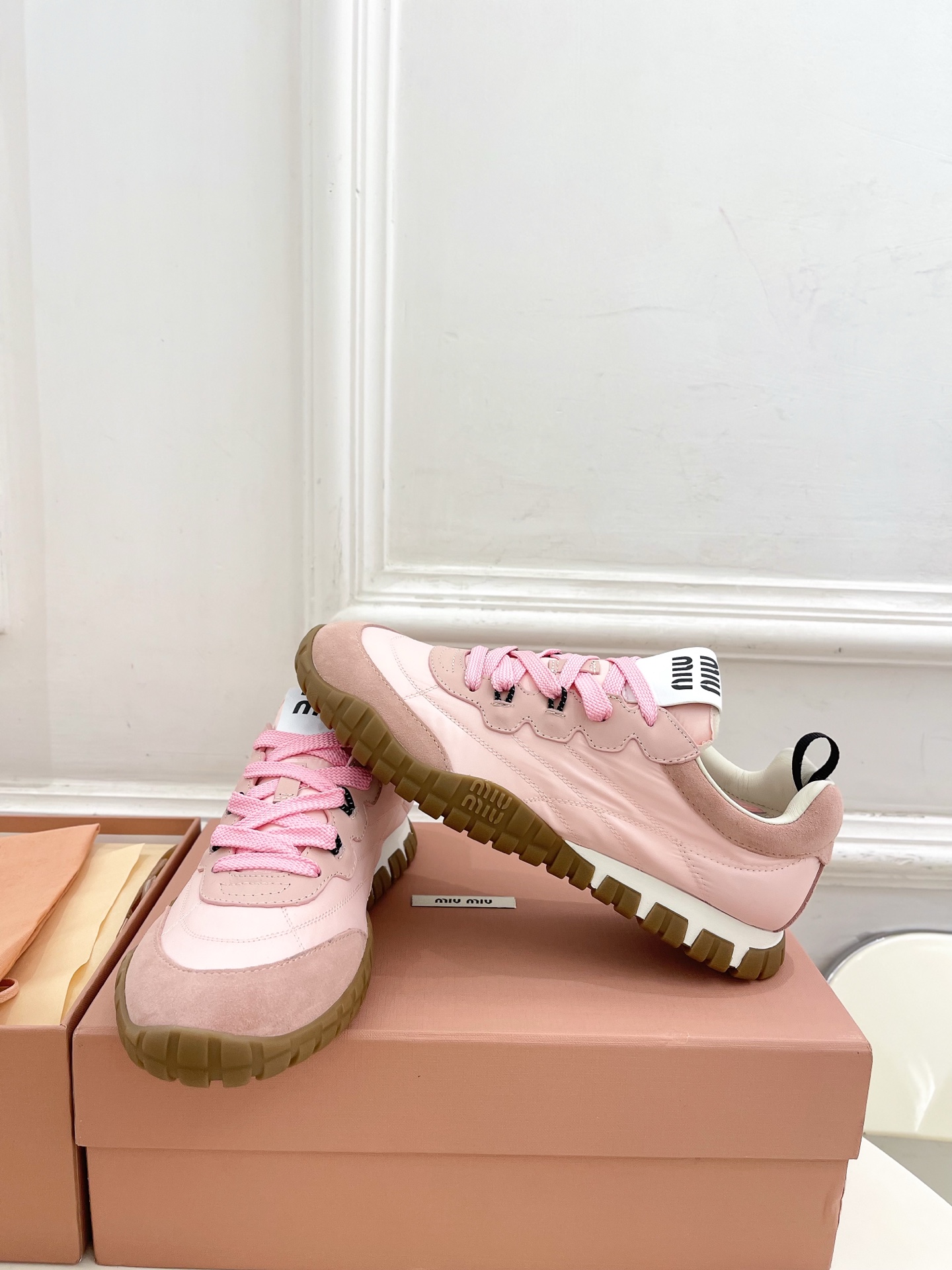 Miu Miu | 缪缪 25𝐬𝐬🖤专柜主打最新秀款 2025秋冬新品Tyre系列休闲运动鞋火爆上新！🍒