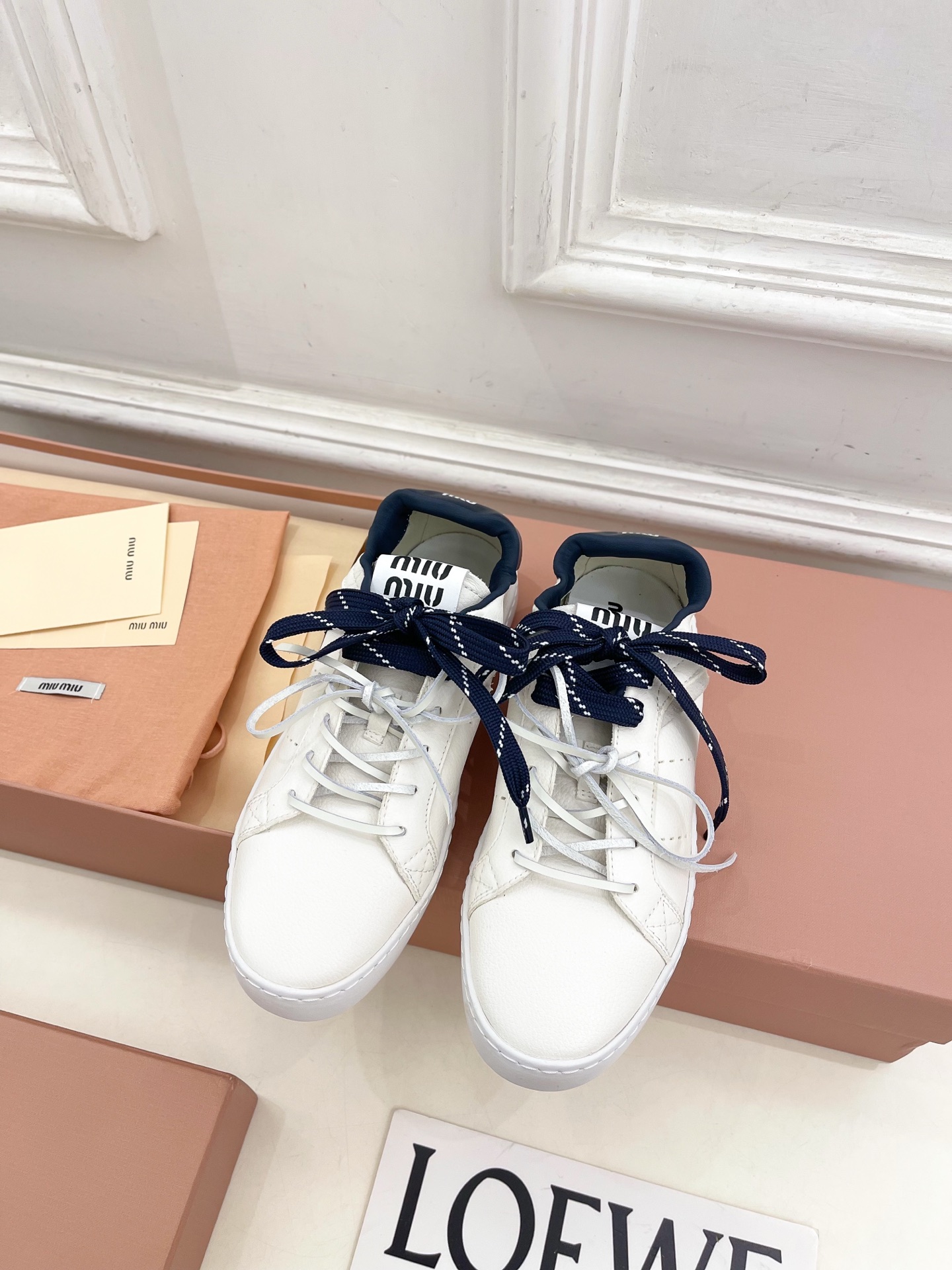 Miu Miu | 缪缪 25𝐬𝐬🖤2025秋冬新品 专柜主打最新走秀款 系带拼色小白鞋 休闲鞋火爆上新