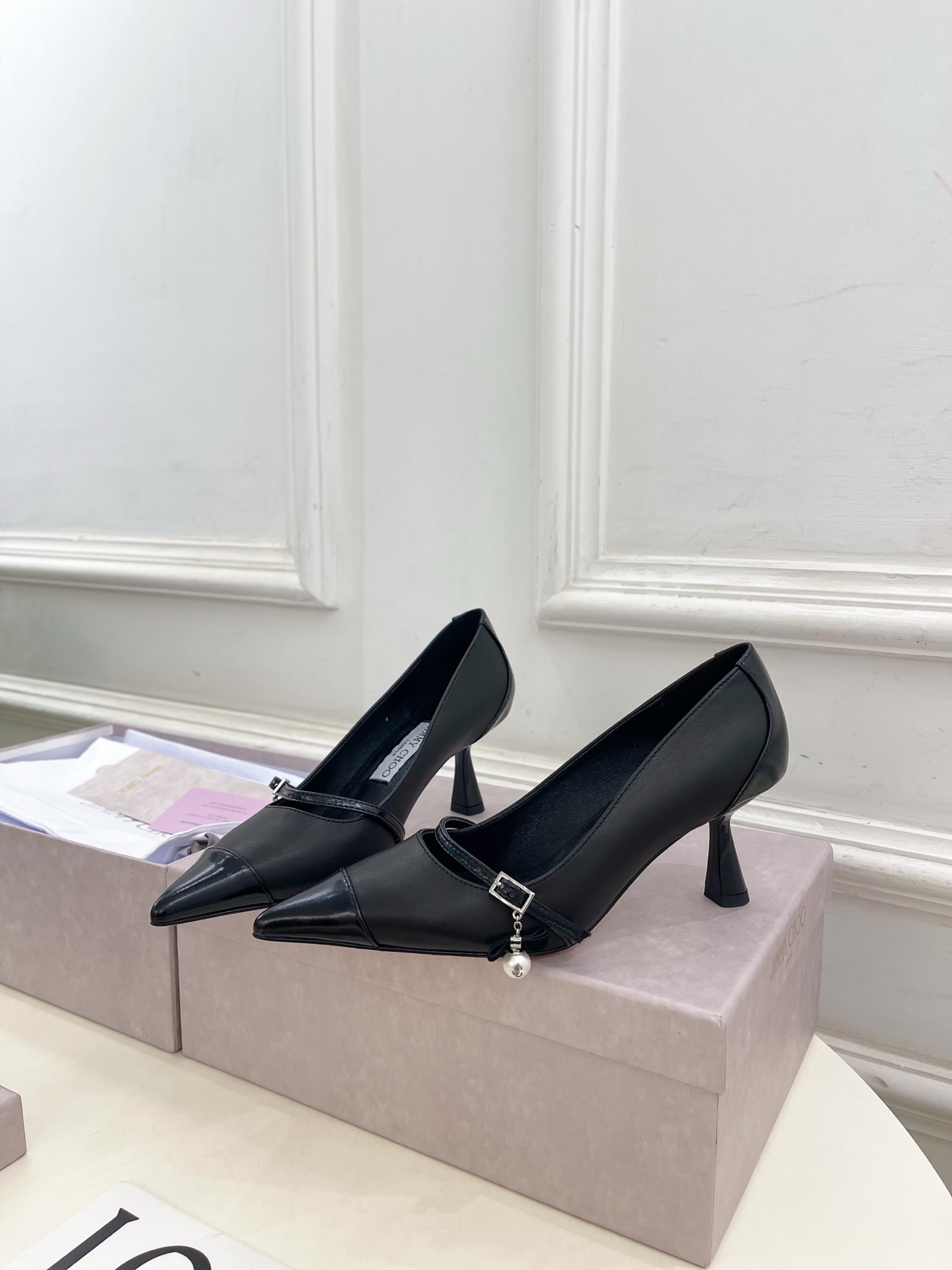 JimmyChoo✨吉米周 25ss ——— 2025BS春夏新品 专柜最新AREN PUM珍珠吊饰尖头