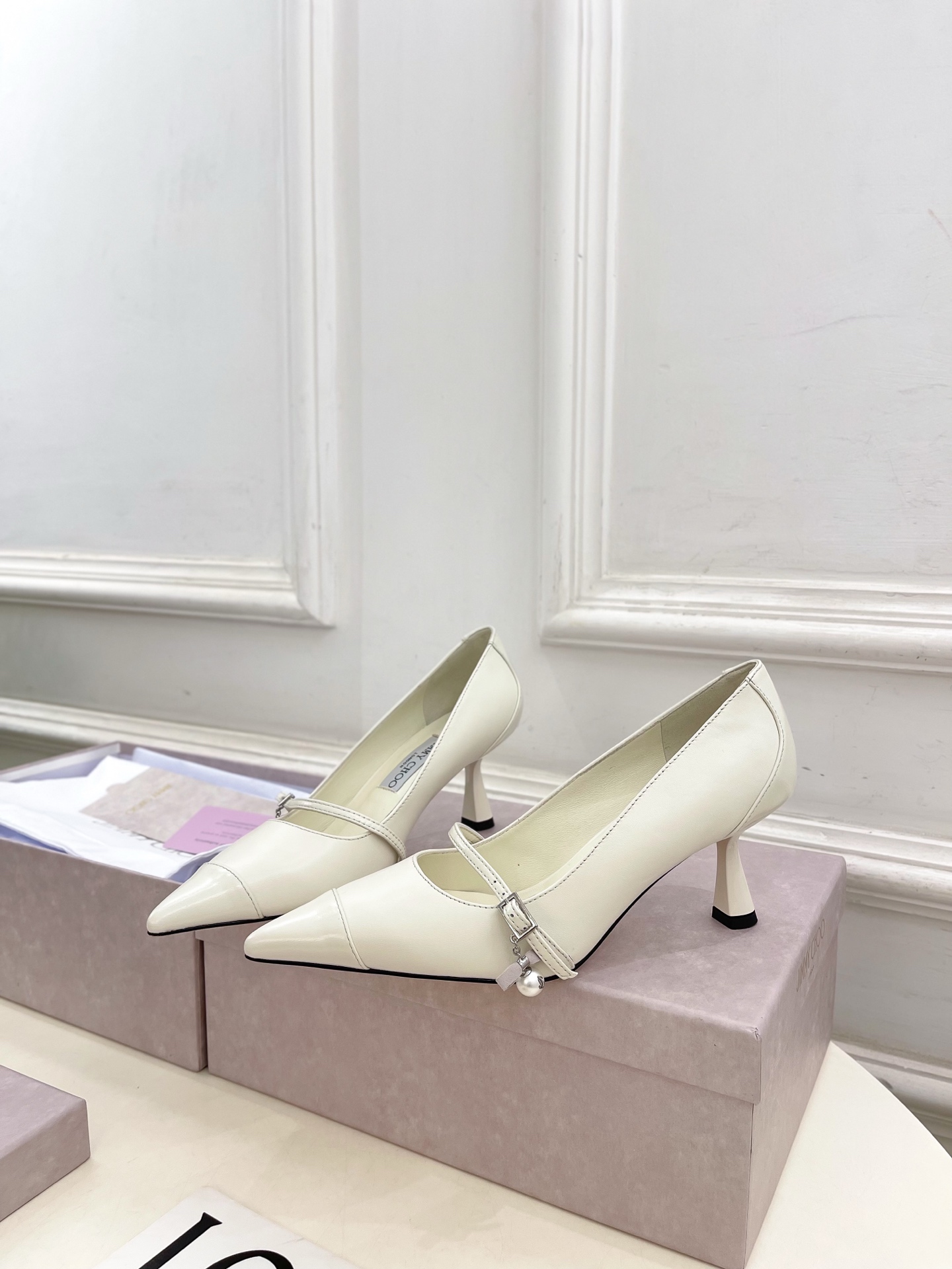 JimmyChoo✨吉米周 25ss ——— 2025BS春夏新品 专柜最新AREN PUM珍珠吊饰尖头