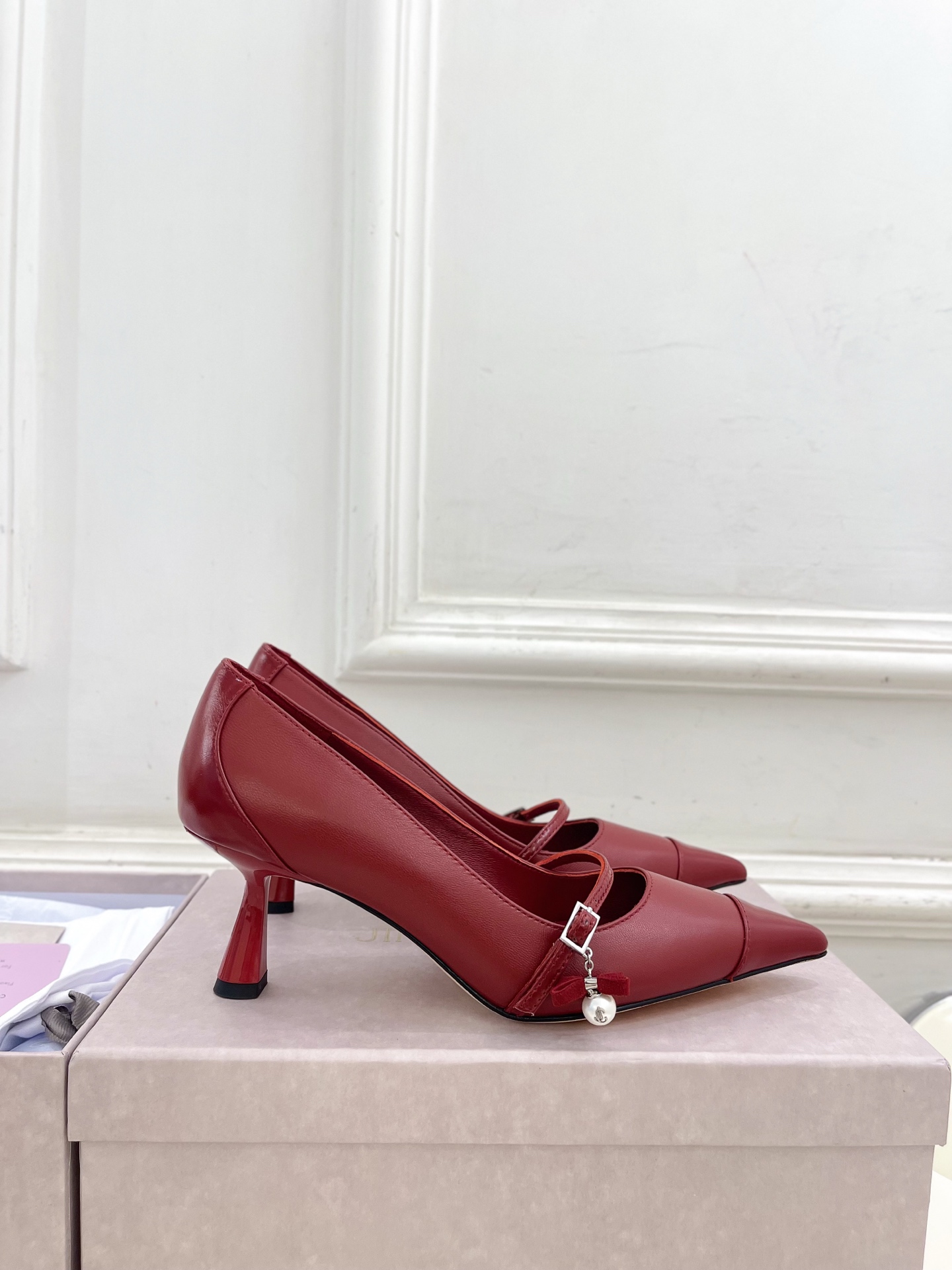 JimmyChoo✨吉米周 25ss ——— 2025BS春夏新品 专柜最新AREN PUM珍珠吊饰尖头