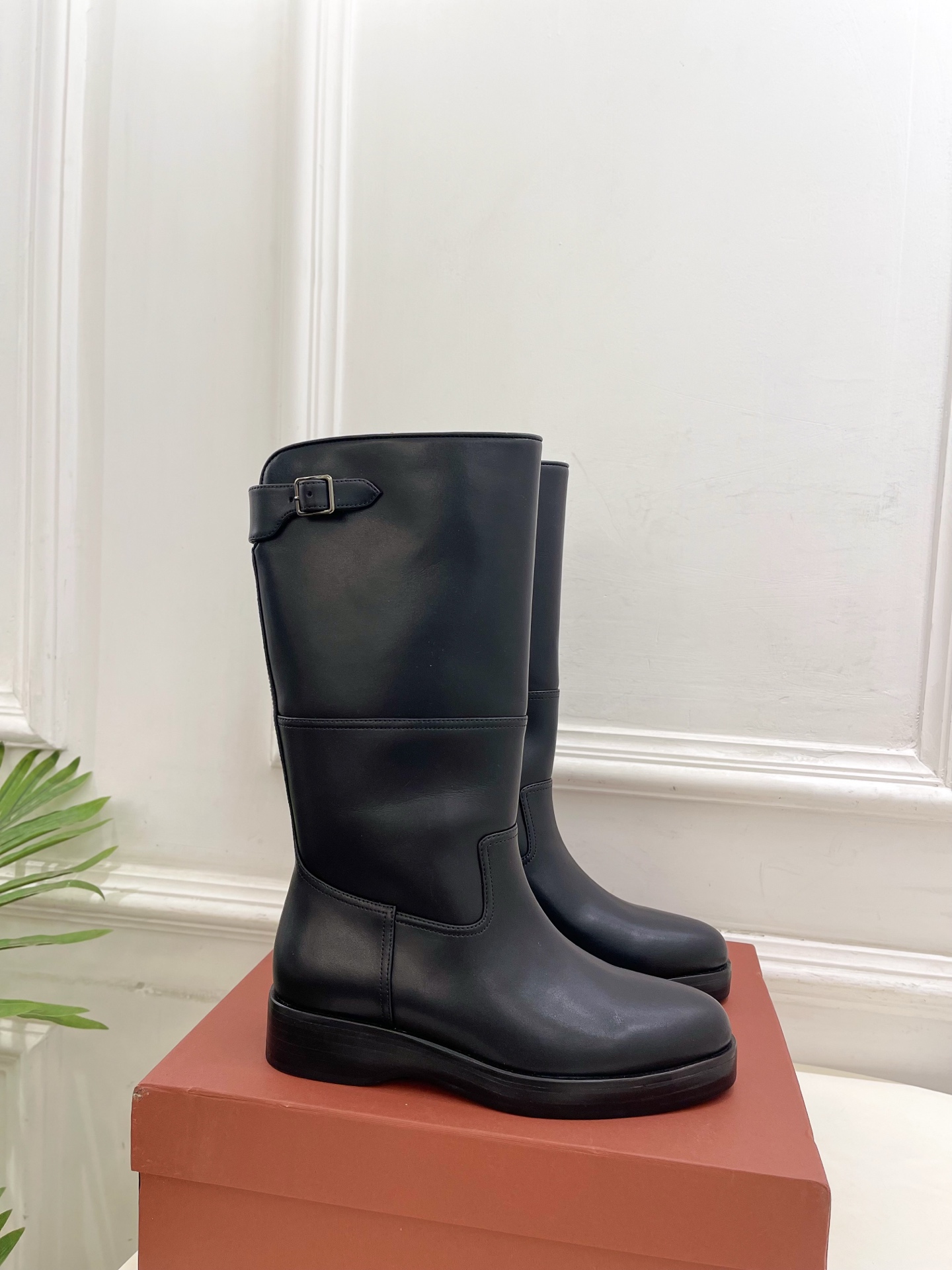 Loro Piana 乐悠翩雅 代购级别⚠️2025秋冬新品 复古简约扣带中筒靴—————————LP是