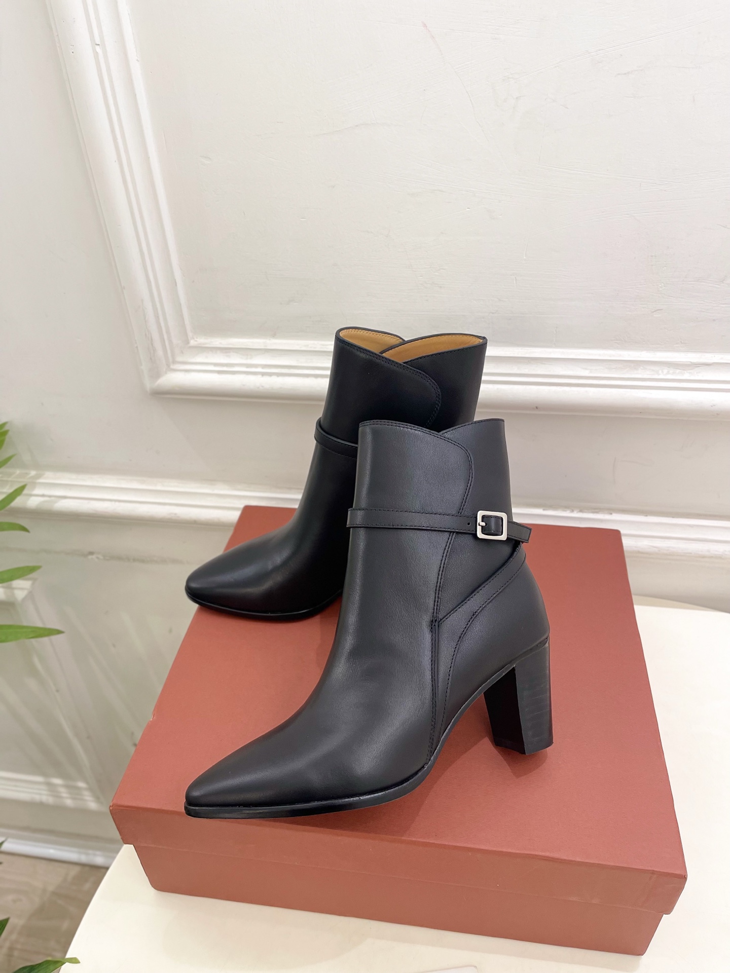 Loro Piana 乐悠翩雅 代购级别⚠️2025秋冬新品 复古简约扣带短靴—————————LP是意